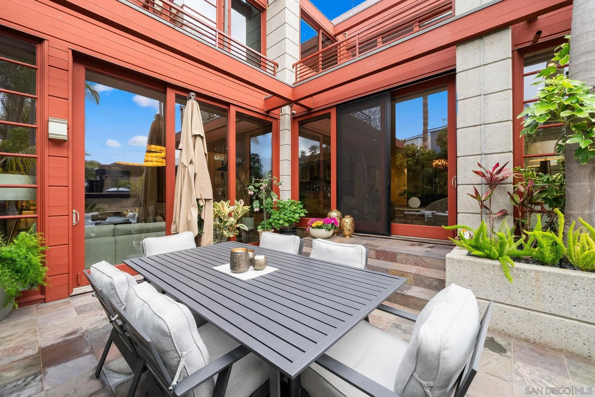 La Jolla, California 92037, United States, 4 Bedrooms Bedrooms, ,5 BathroomsBathrooms,Residential,Active,124410