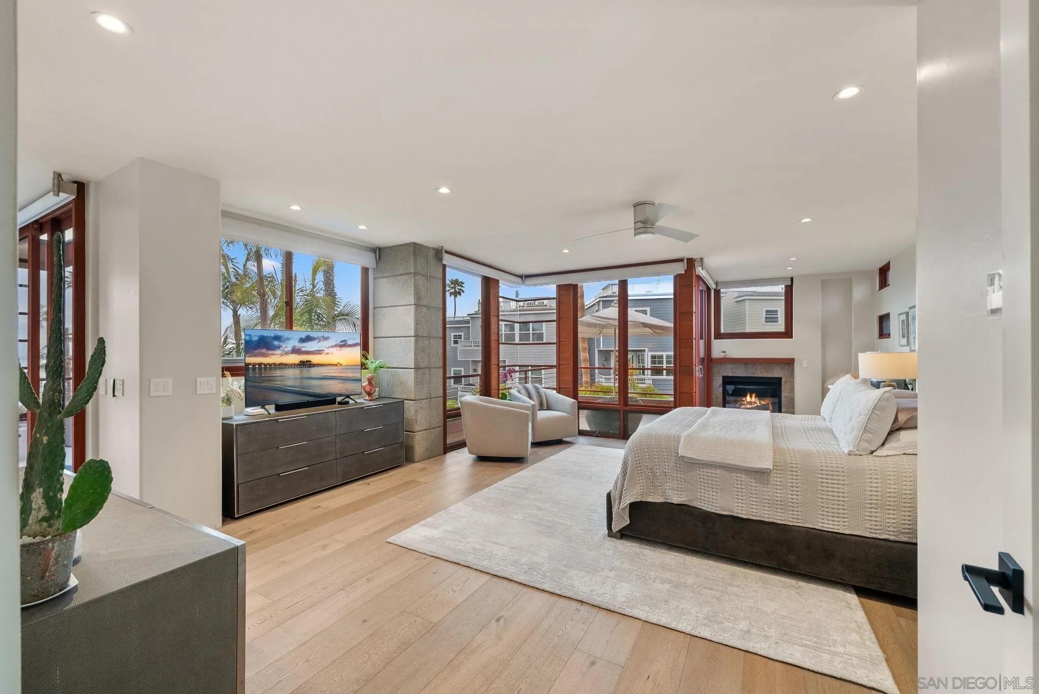 La Jolla, California 92037, United States, 4 Bedrooms Bedrooms, ,5 BathroomsBathrooms,Residential,Active,124410