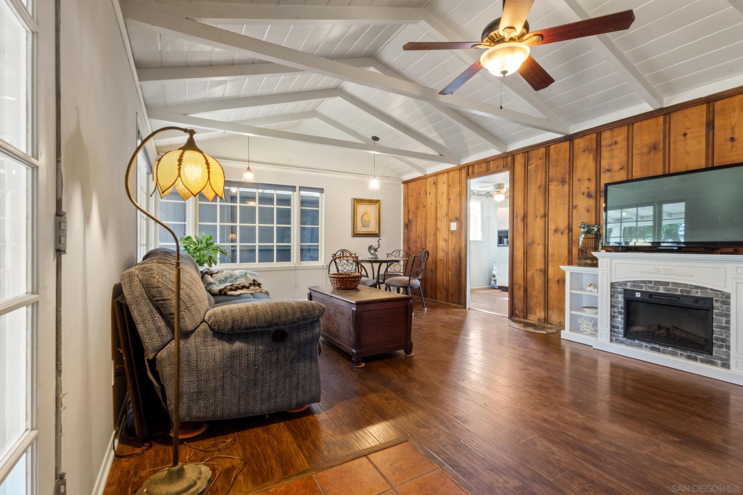 304 Palm Dr