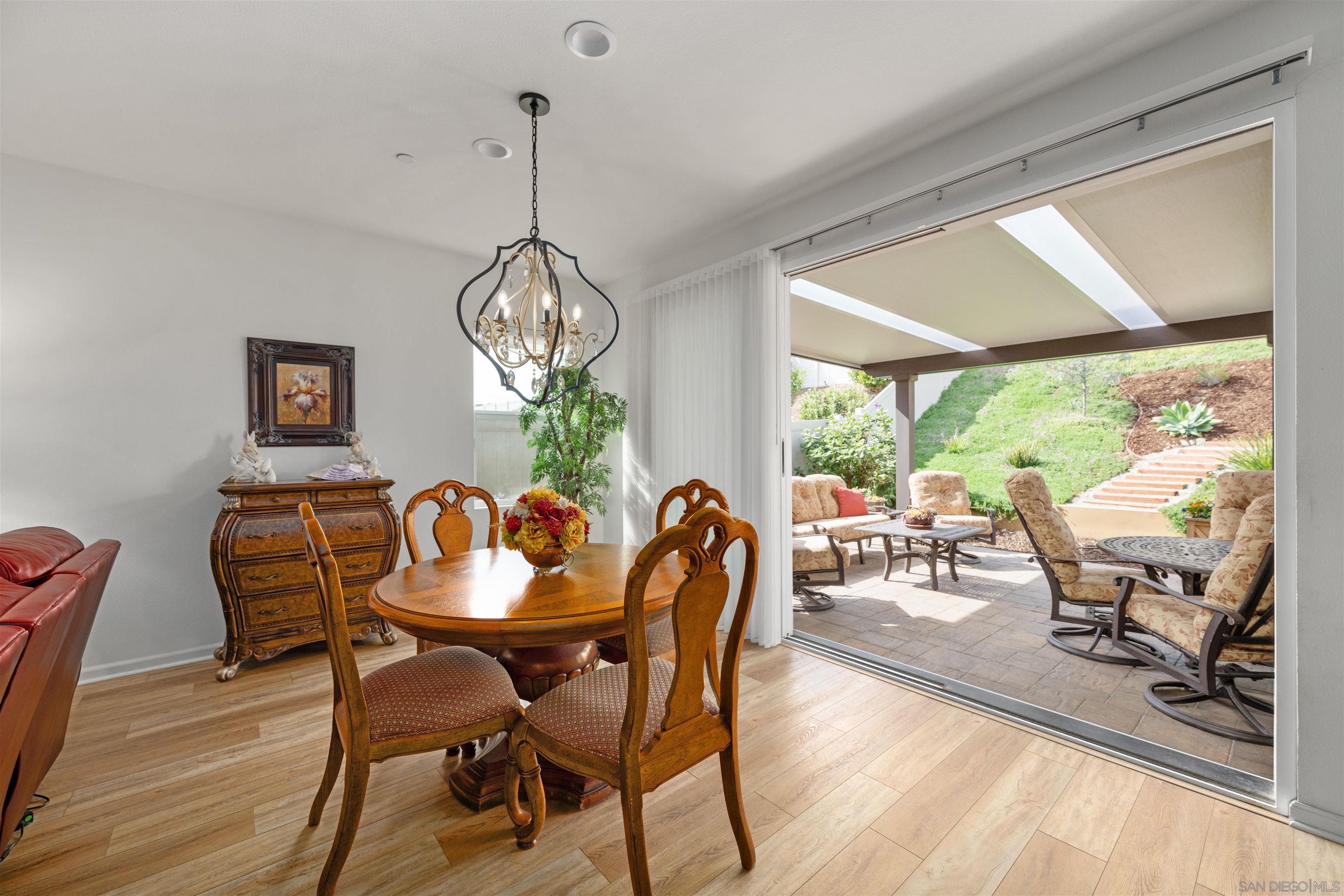 1026 Crestline
