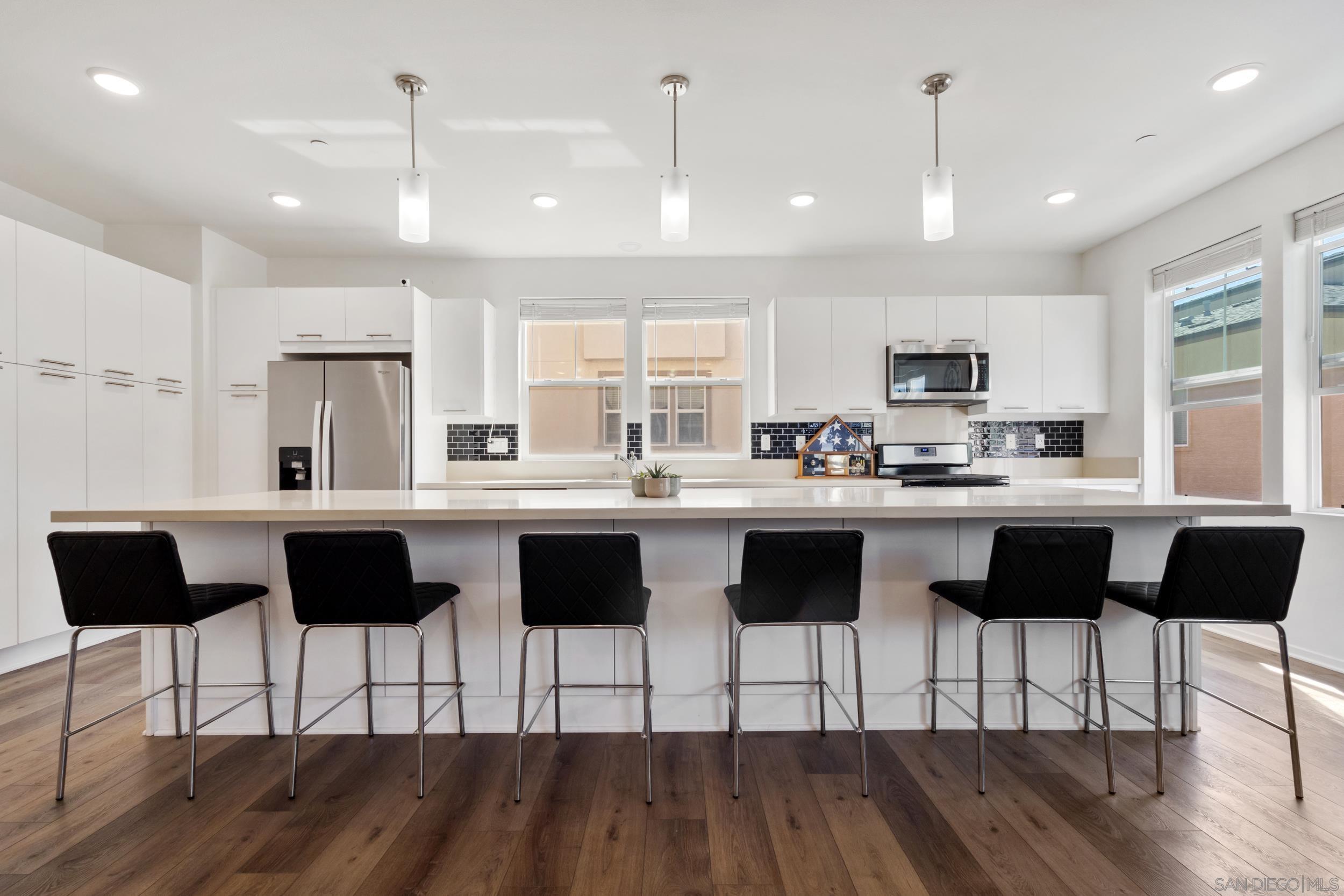5301 Calle Rockfish 98