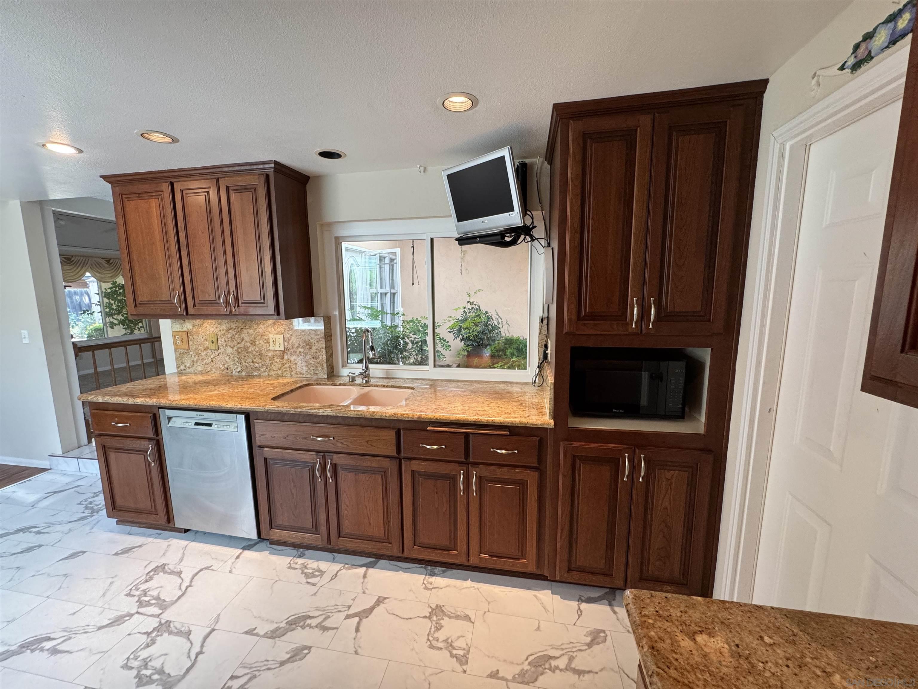 644 Mahogany Dr