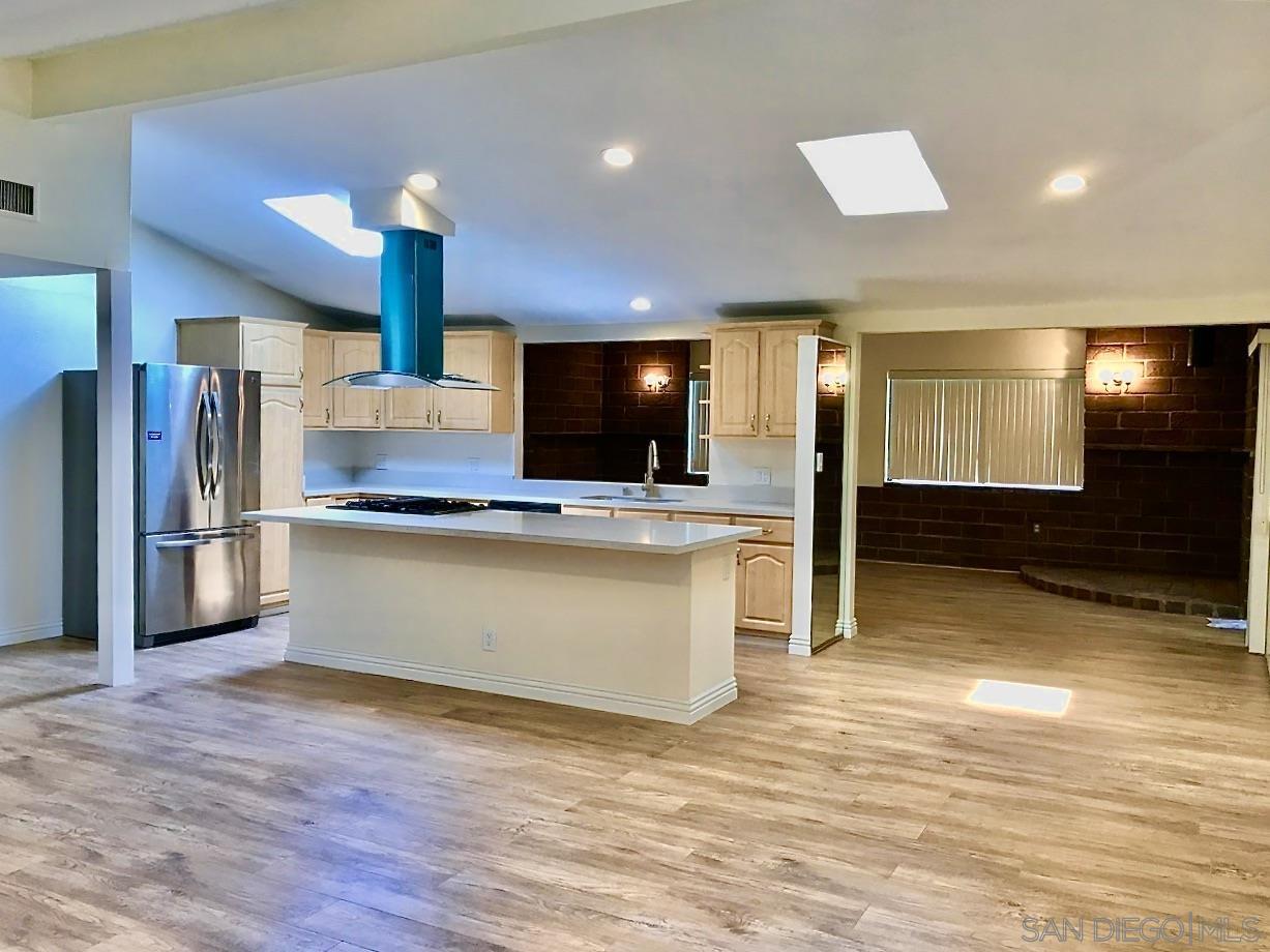 810 Elmwood Dr