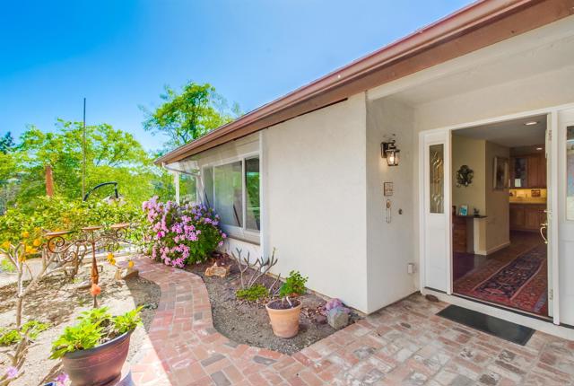 1129 La Casa Drive