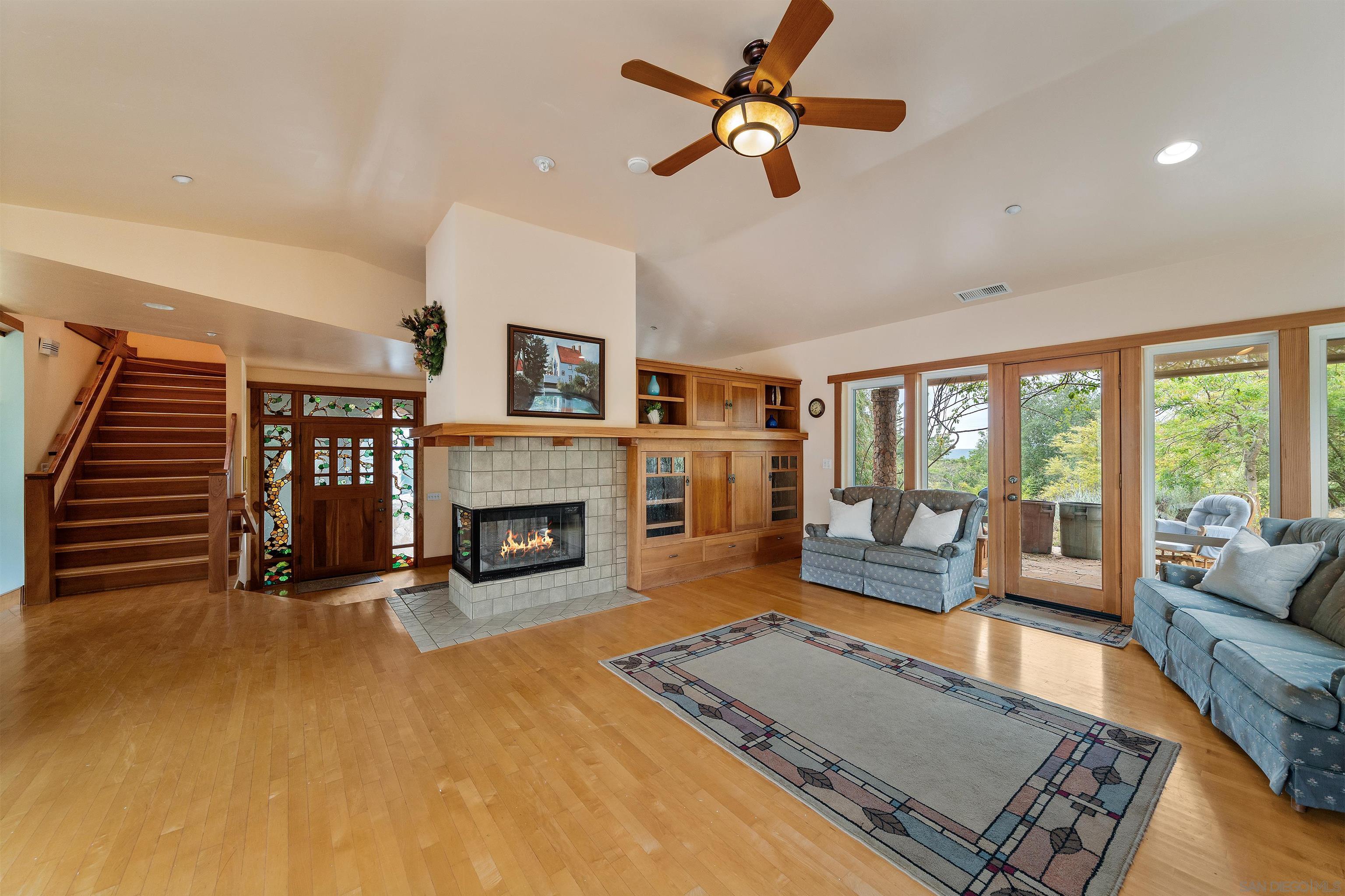 6132 Rainbow Heights Rd
