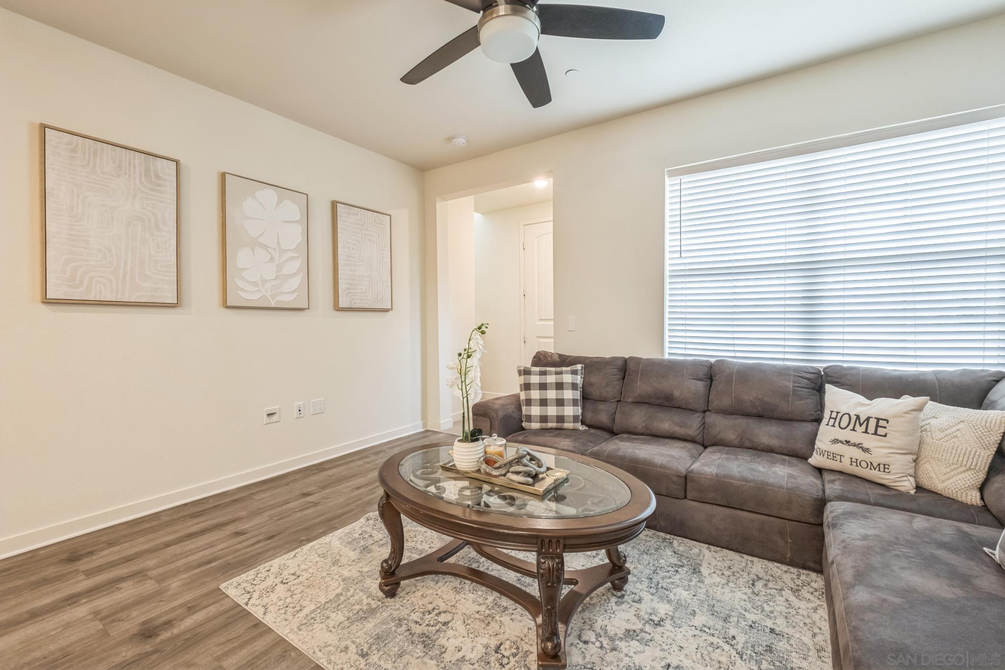 885 Blackstone