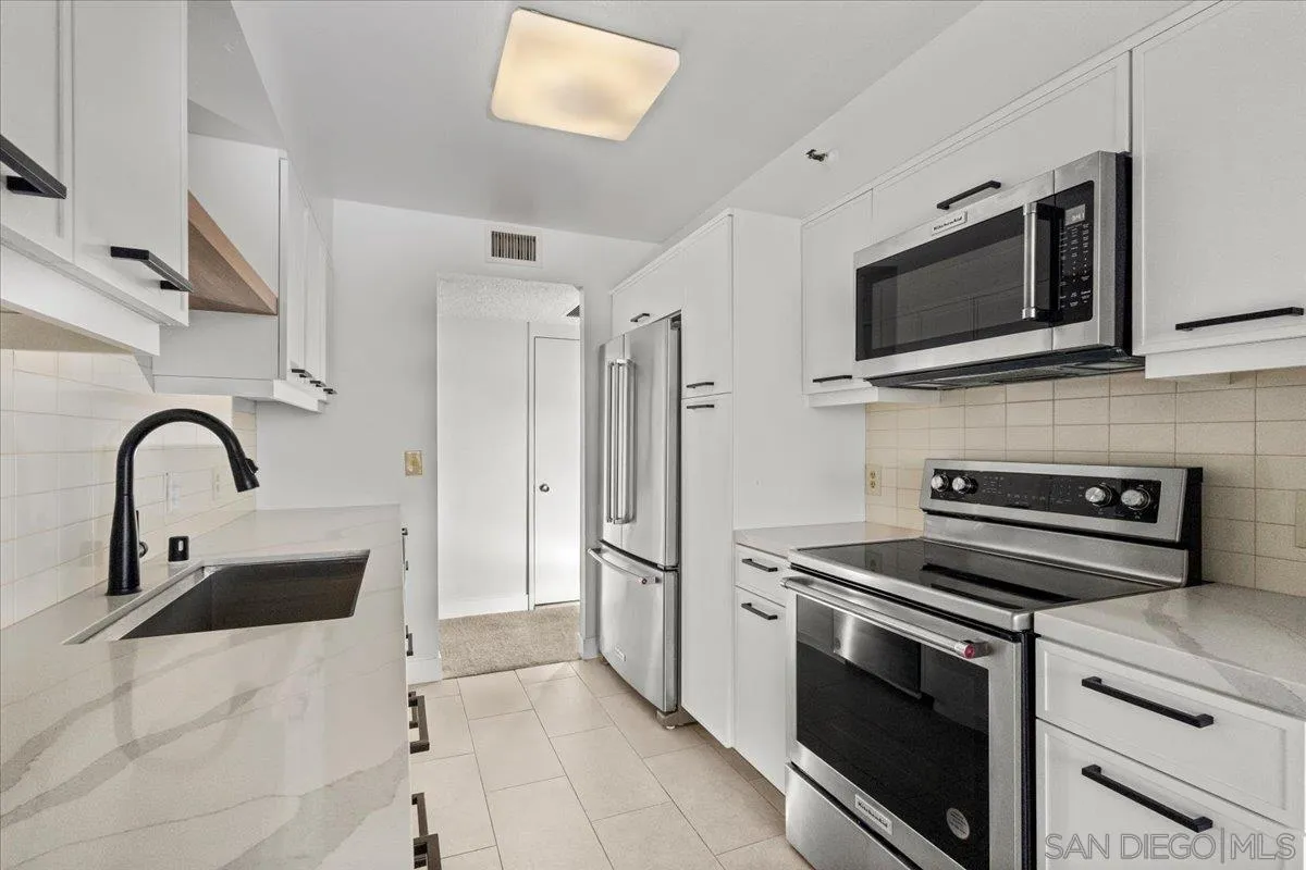 Coronado, California 92118, United States, 2 Bedrooms Bedrooms, ,2 BathroomsBathrooms,Residential,Pending,133907