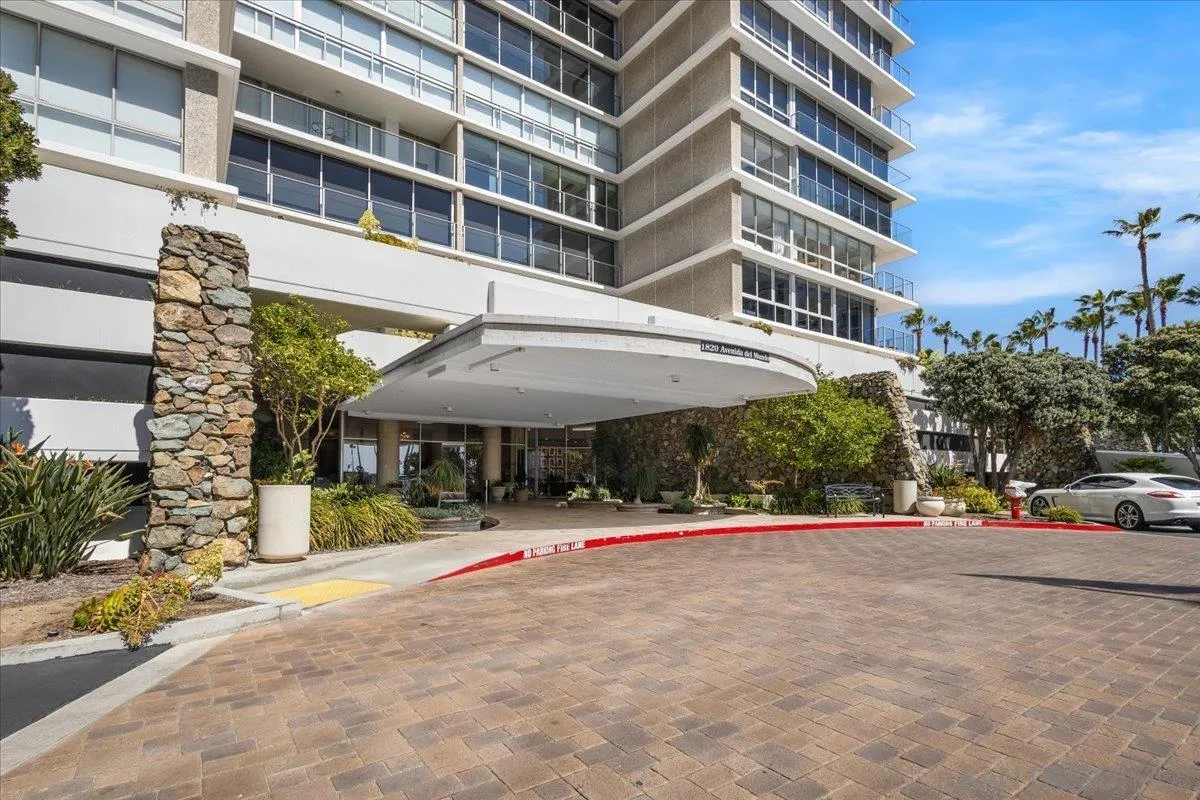 Coronado, California 92118, United States, 2 Bedrooms Bedrooms, ,2 BathroomsBathrooms,Residential,Pending,133907