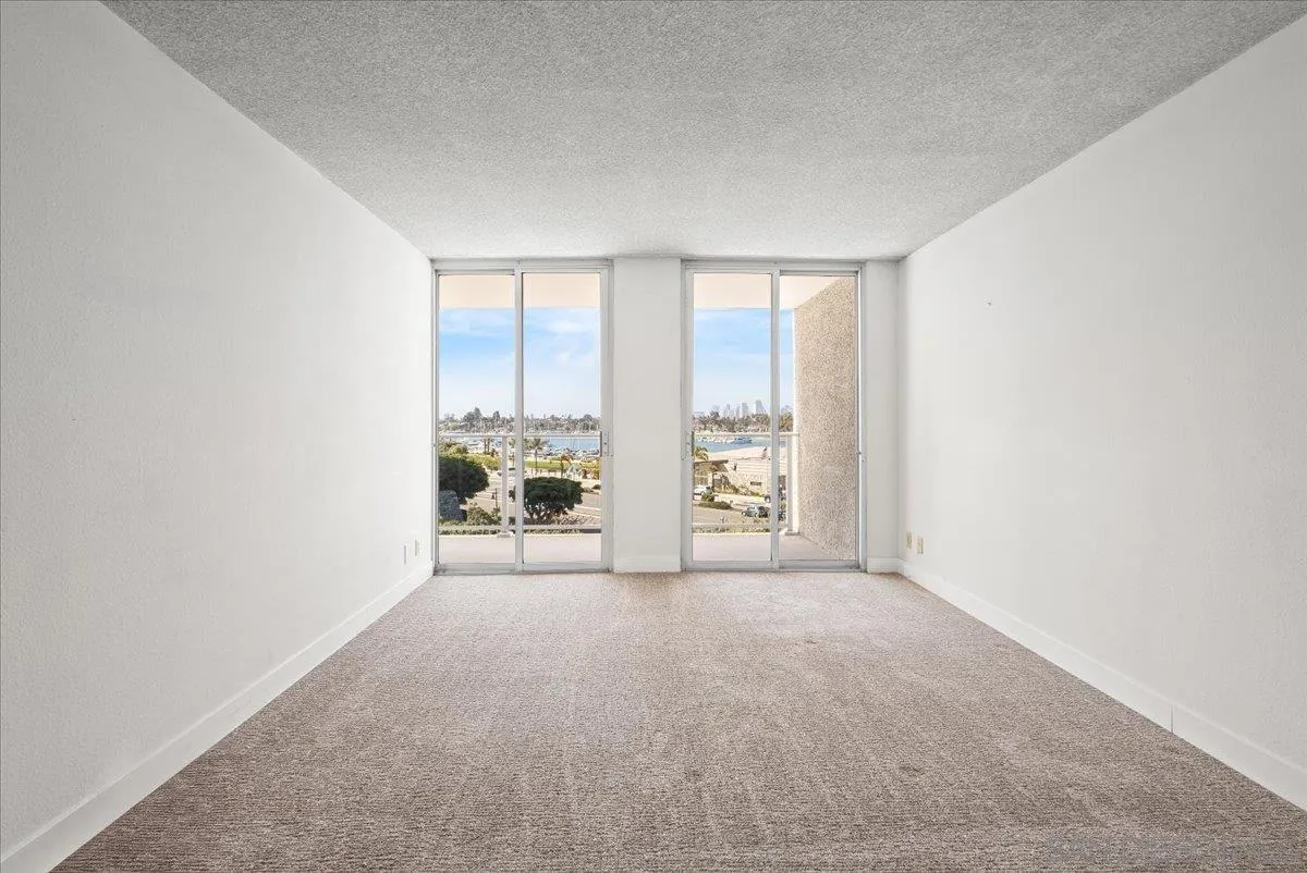 Coronado, California 92118, United States, 2 Bedrooms Bedrooms, ,2 BathroomsBathrooms,Residential,Pending,133907