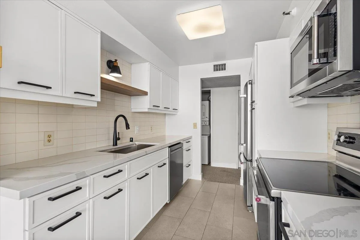 Coronado, California 92118, United States, 2 Bedrooms Bedrooms, ,2 BathroomsBathrooms,Residential,Pending,133907