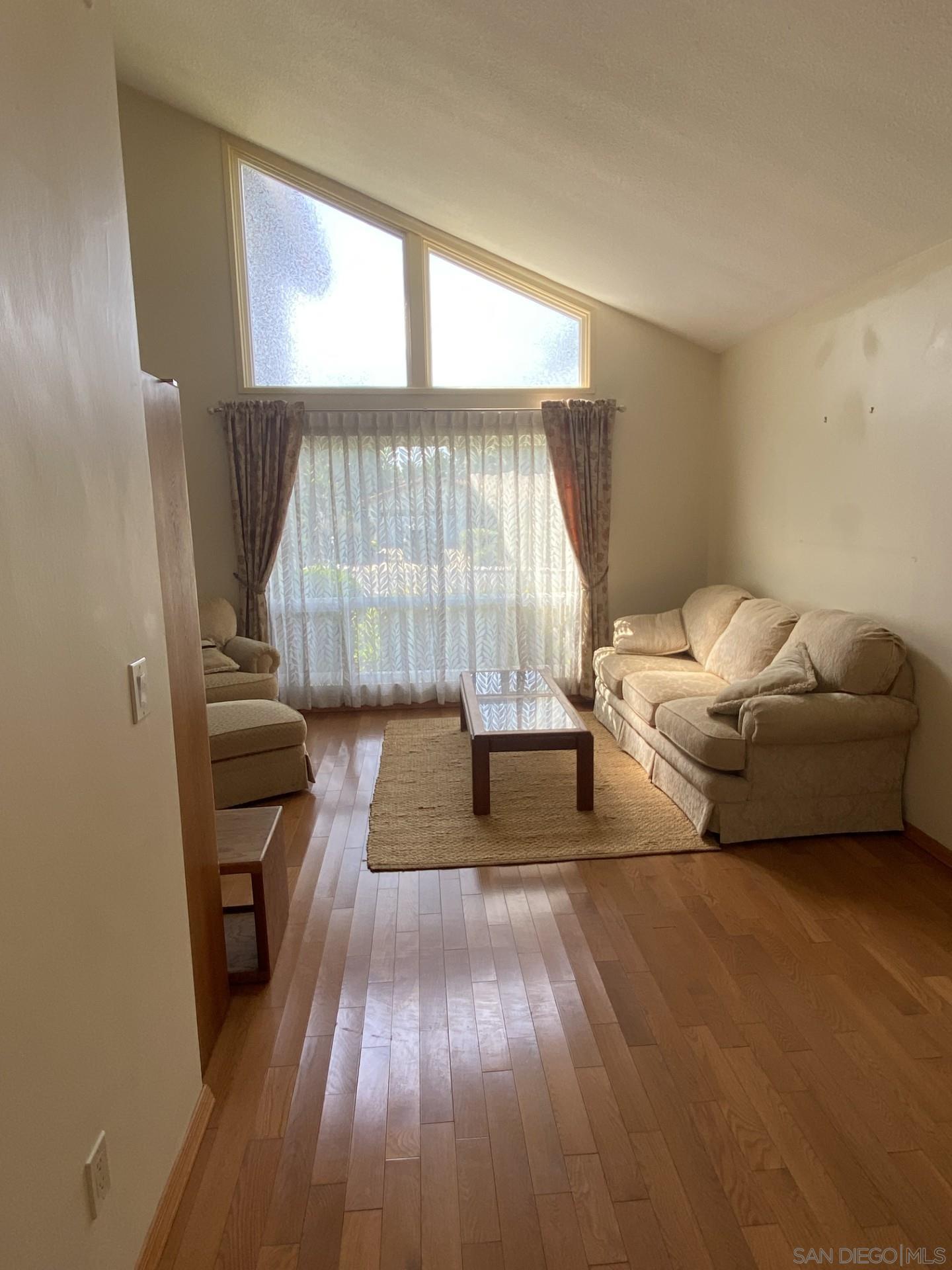 1543 Calle Violetas