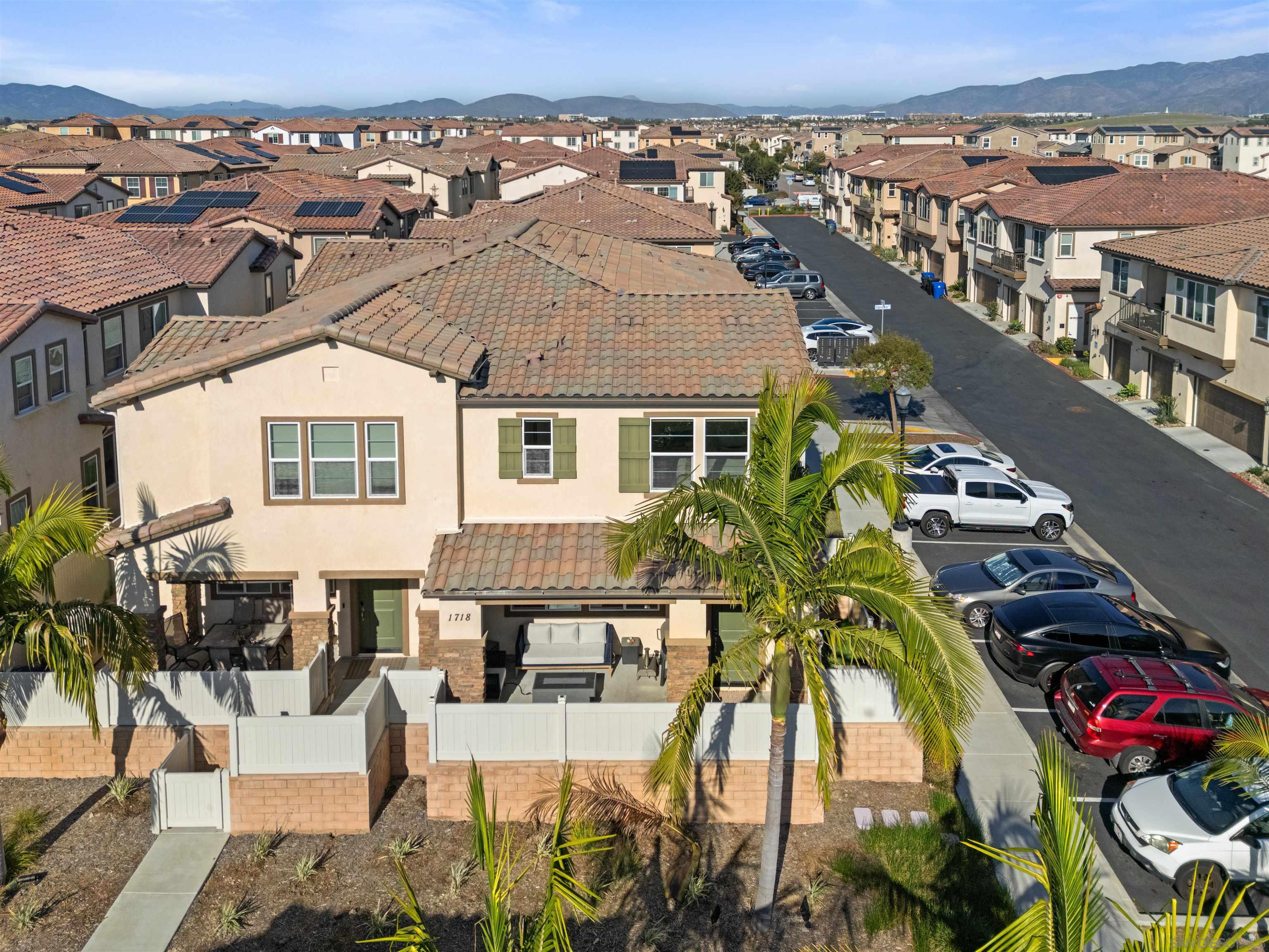 1718  Signature Place  3