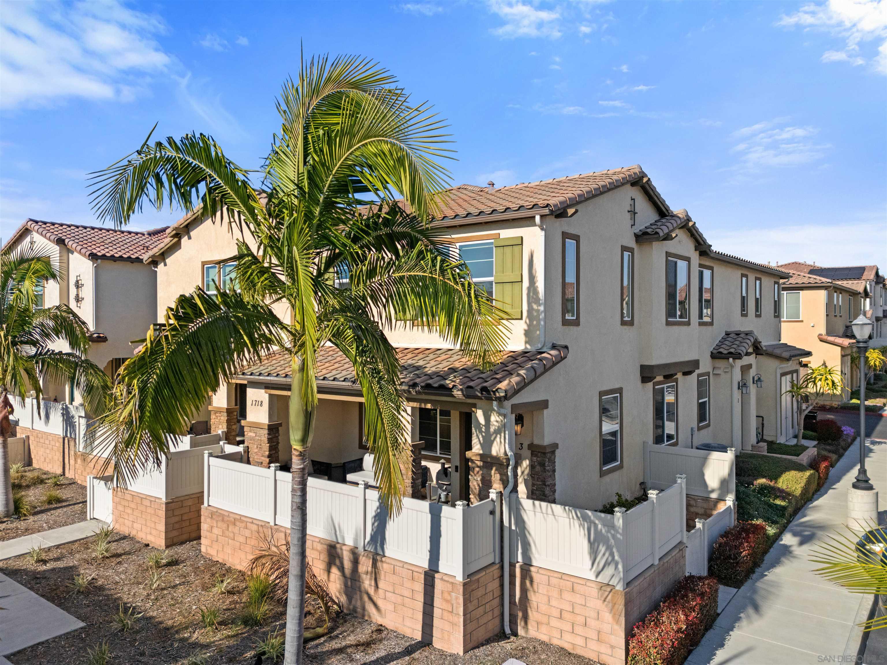 1718  Signature Place  3