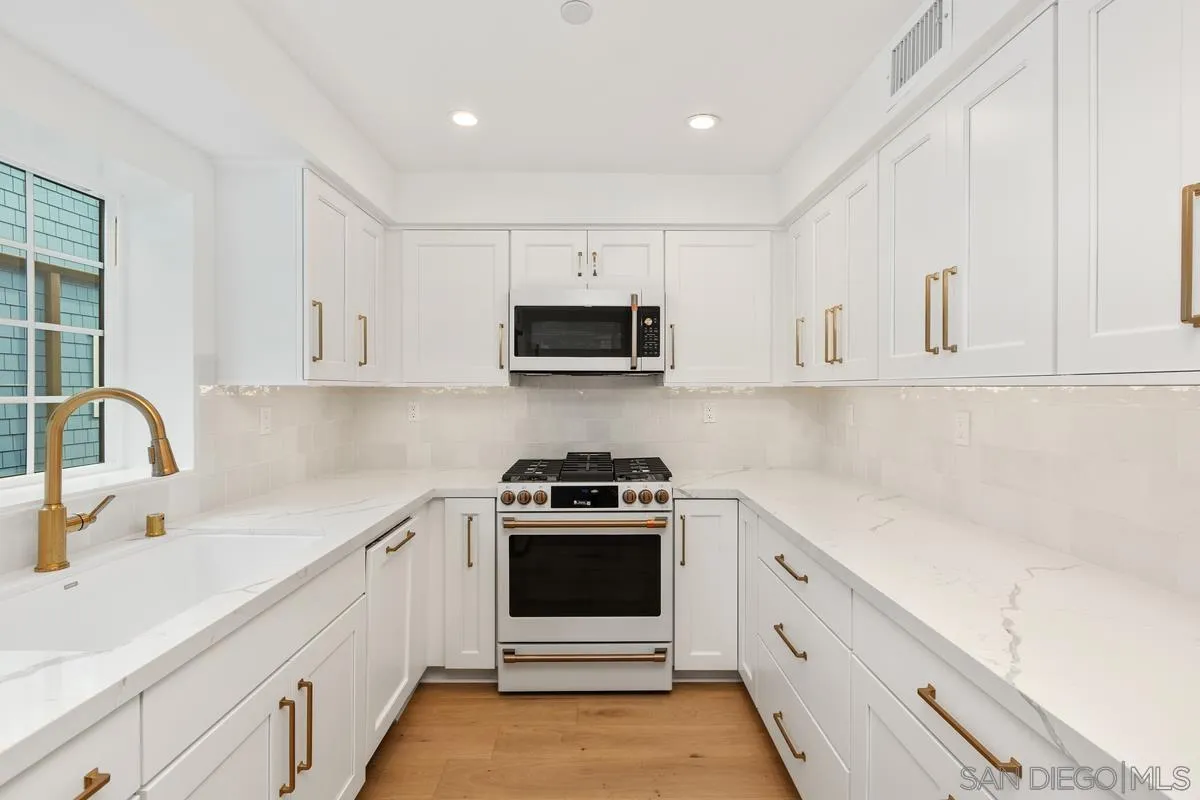 Coronado, California 92118, United States, 3 Bedrooms Bedrooms, ,3 BathroomsBathrooms,Residential,Active,83117