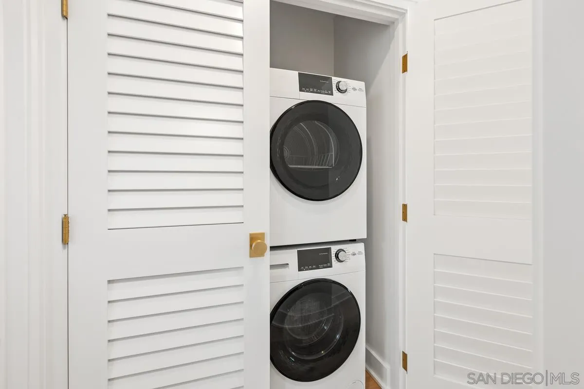 Coronado, California 92118, United States, 3 Bedrooms Bedrooms, ,3 BathroomsBathrooms,Residential,Active,83117