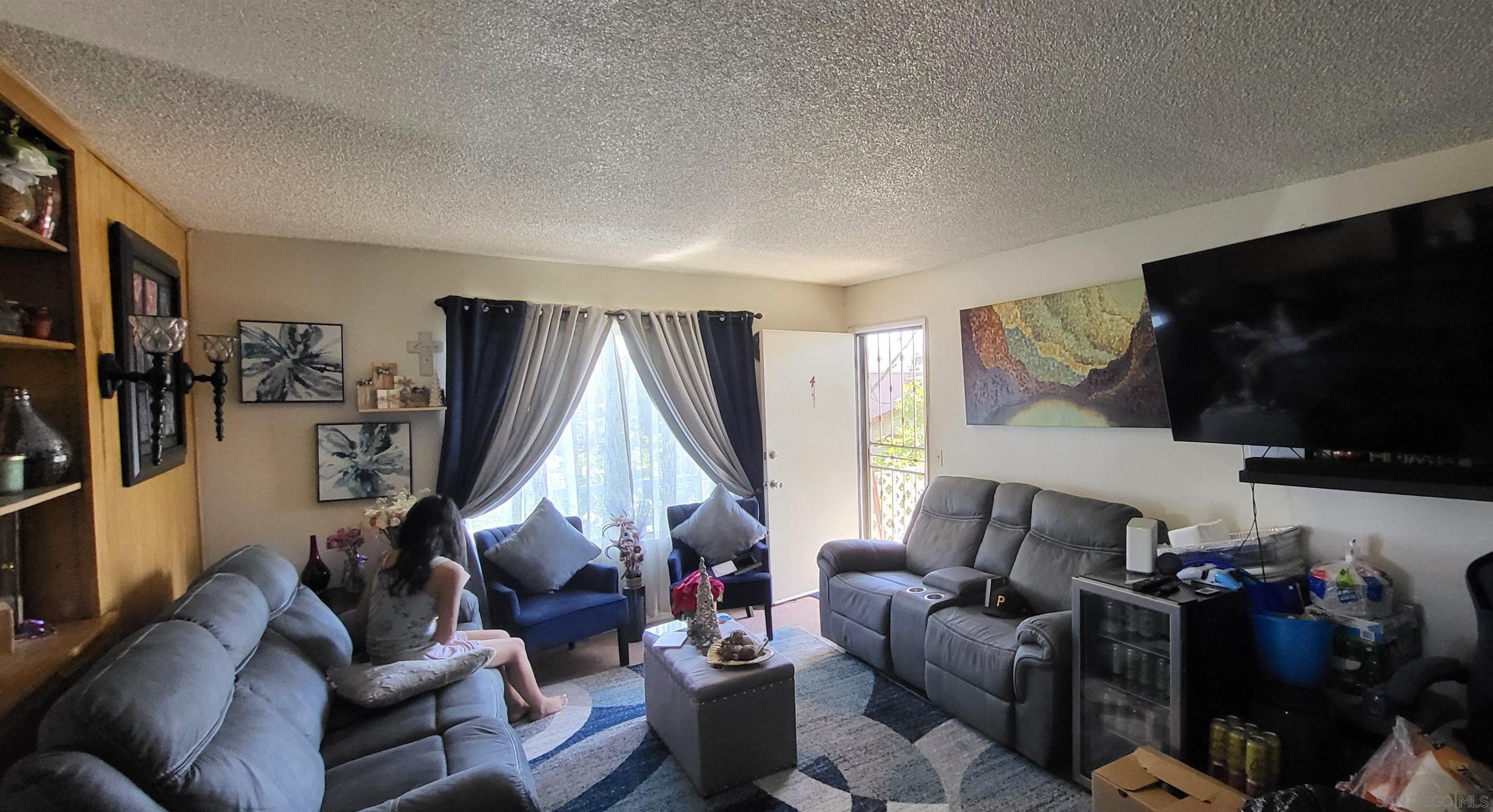 4048 Menlo