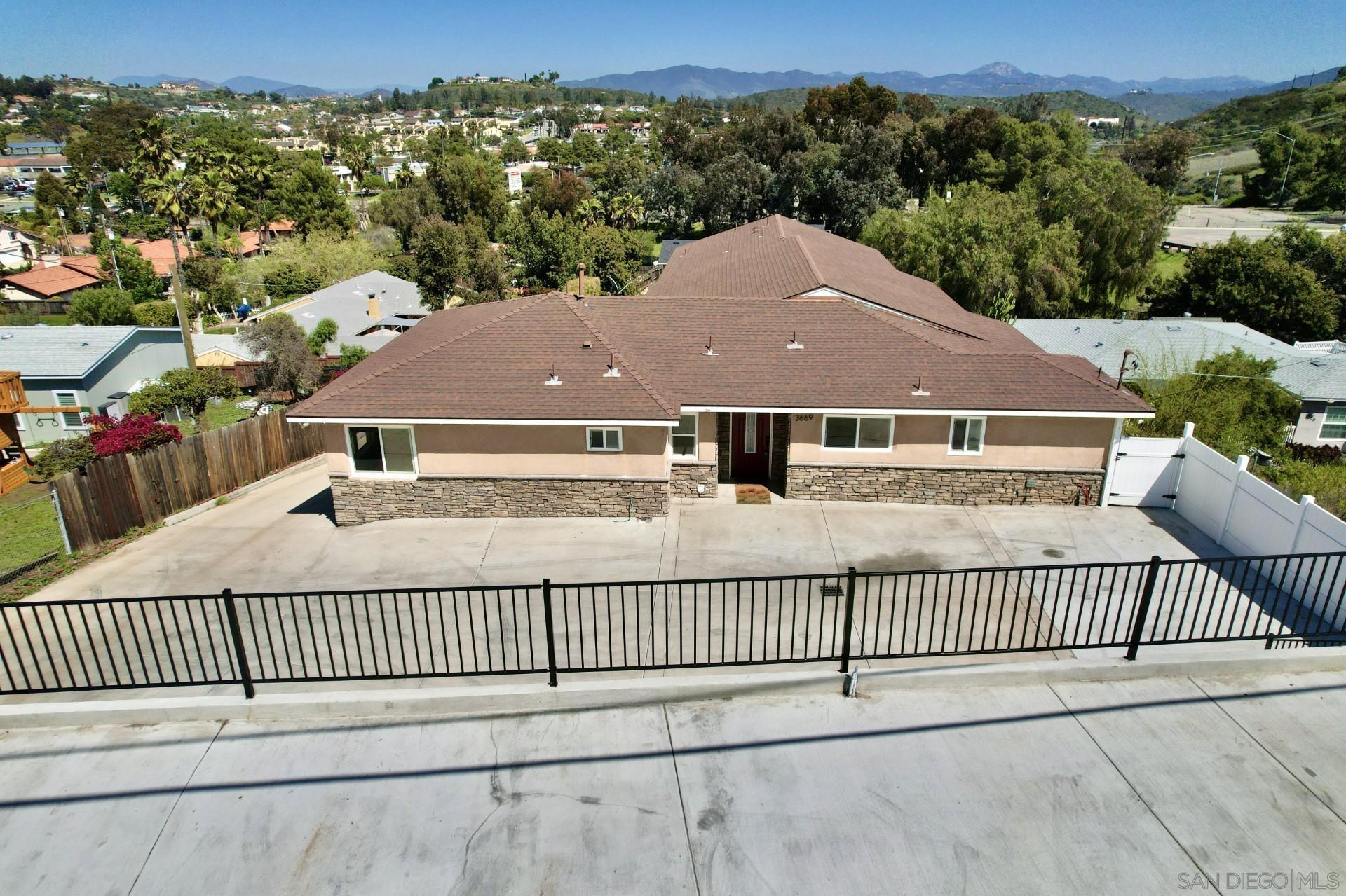 3669 Calavo Dr