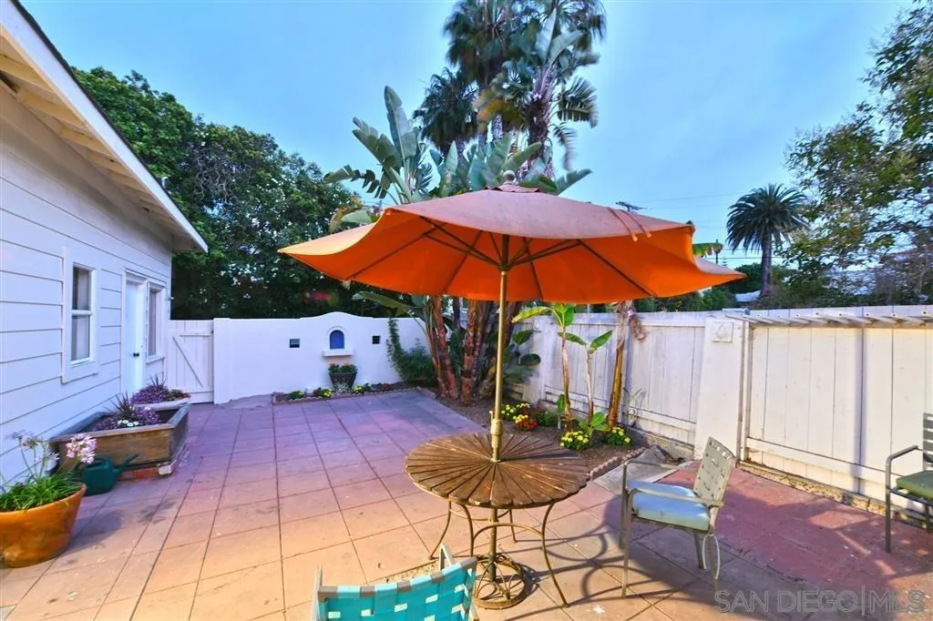 La Jolla, California 92037, United States, 5 Bedrooms Bedrooms, ,3 BathroomsBathrooms,Residential,Pending,31159
