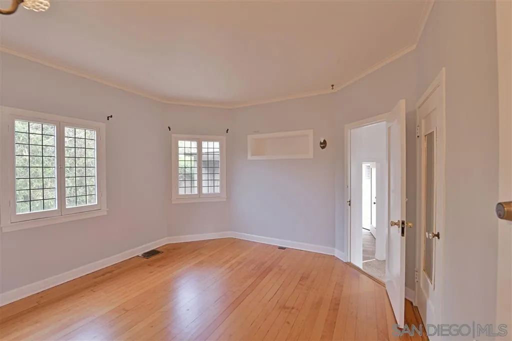 La Jolla, California 92037, United States, 5 Bedrooms Bedrooms, ,3 BathroomsBathrooms,Residential,Pending,31159