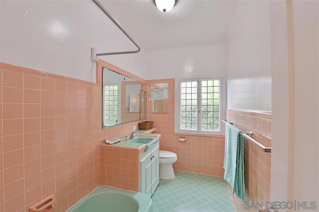 La Jolla, California 92037, United States, 5 Bedrooms Bedrooms, ,3 BathroomsBathrooms,Residential,Pending,31159