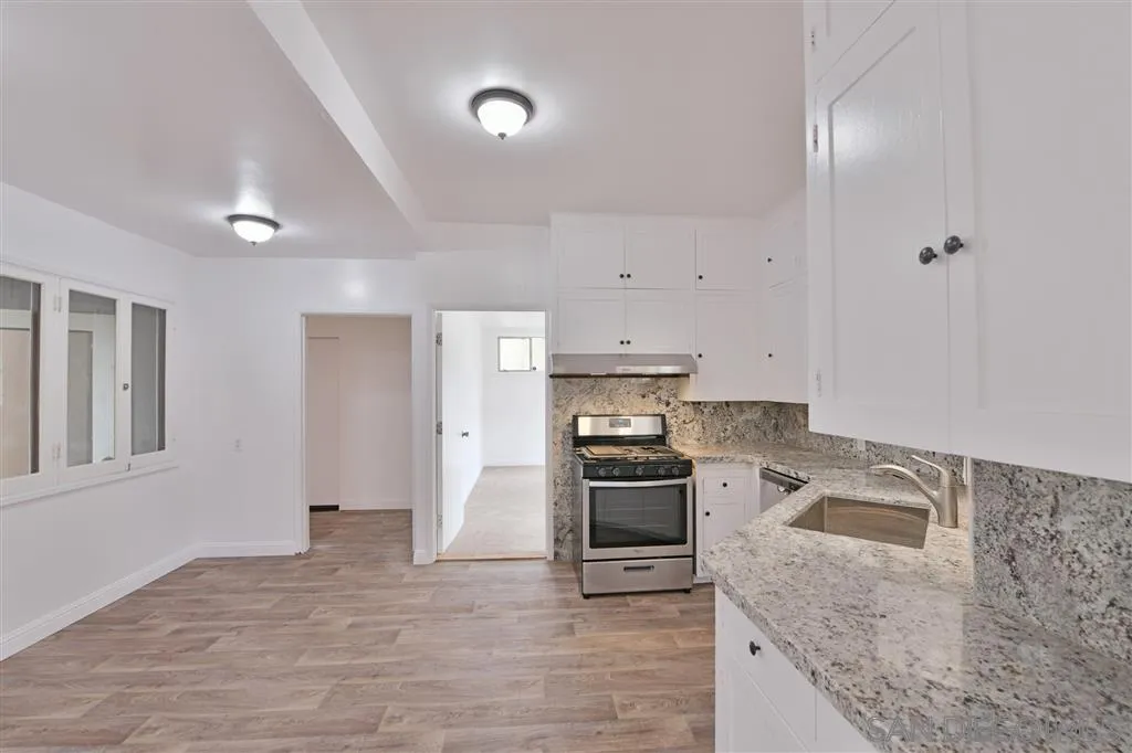 La Jolla, California 92037, United States, 5 Bedrooms Bedrooms, ,3 BathroomsBathrooms,Residential,Pending,31159