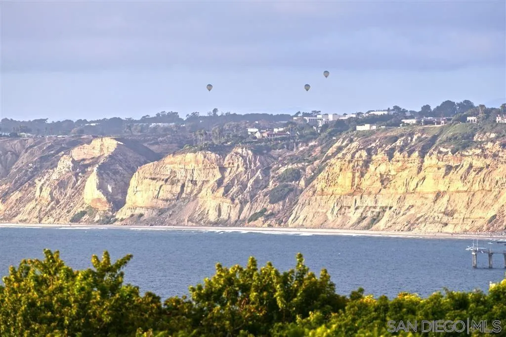 La Jolla, California 92037, United States, 5 Bedrooms Bedrooms, ,3 BathroomsBathrooms,Residential,Pending,31159