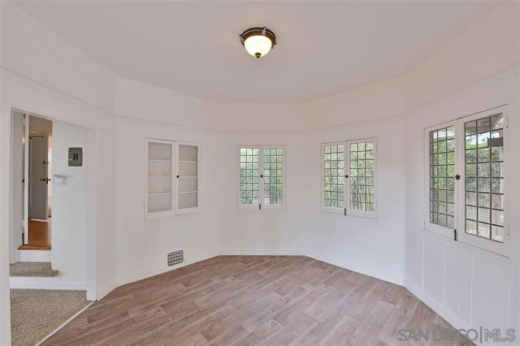 La Jolla, California 92037, United States, 5 Bedrooms Bedrooms, ,3 BathroomsBathrooms,Residential,Pending,31159