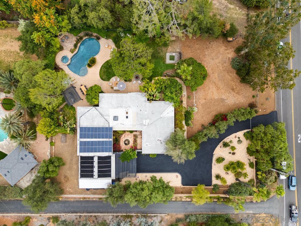16851 Orchard Bend