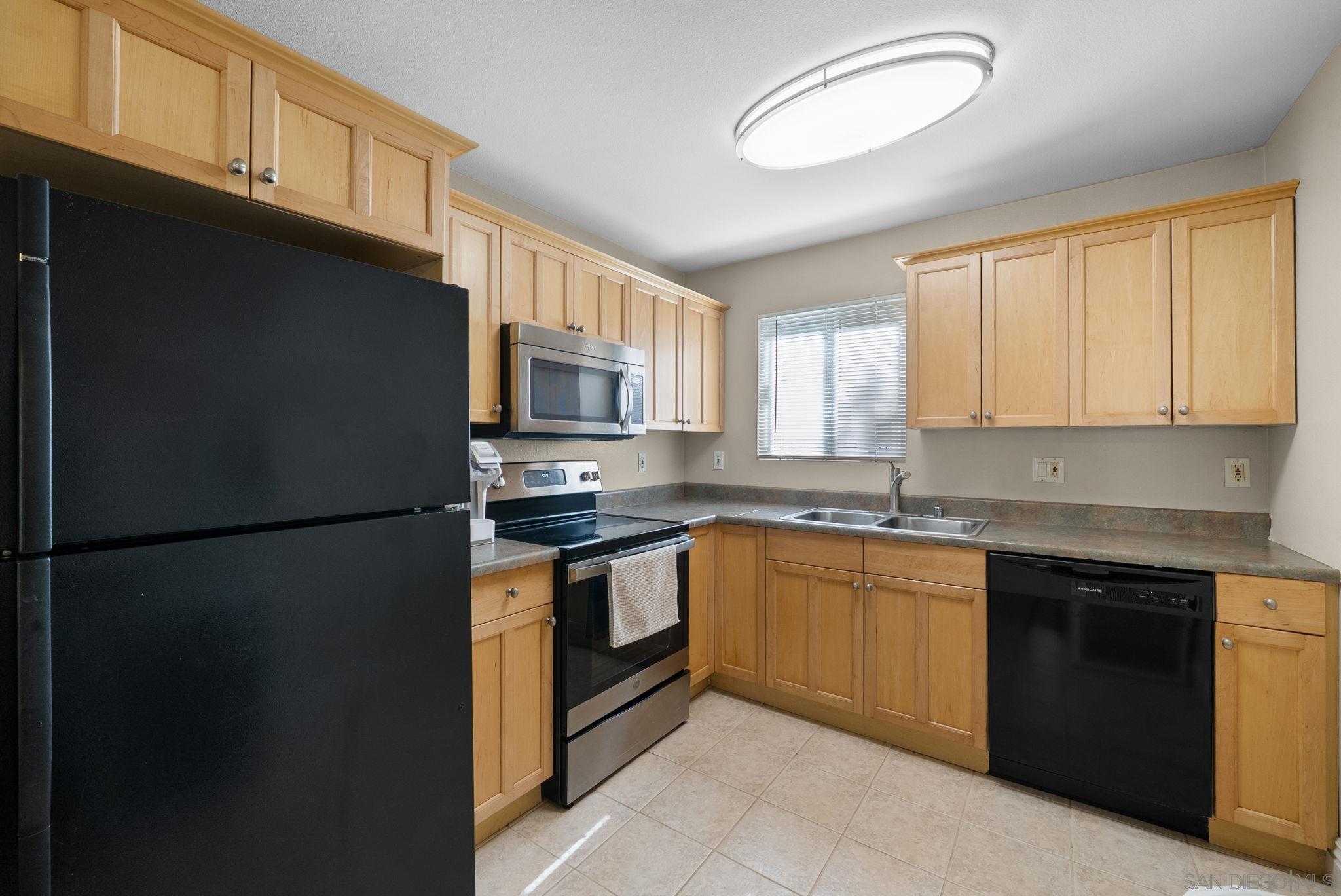2850 Reynard Way 5