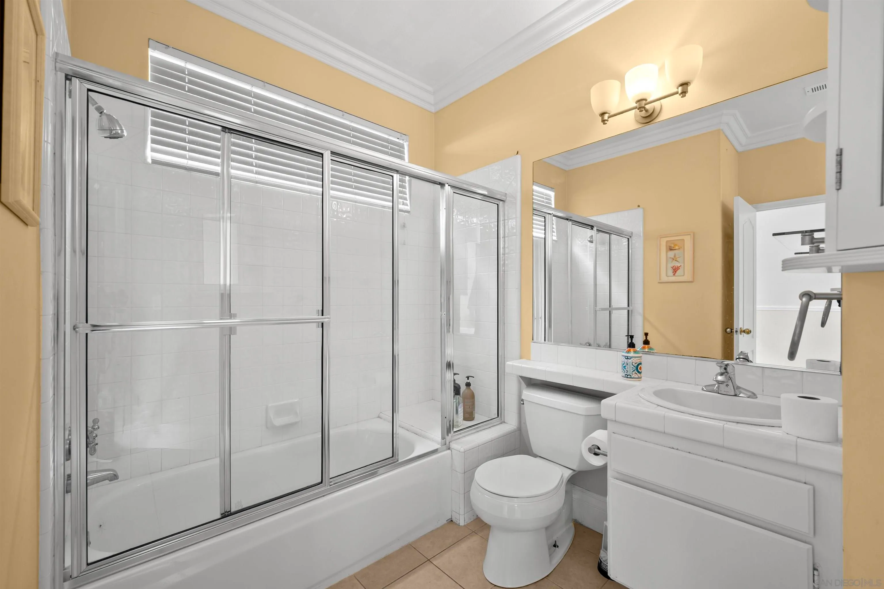 Chula Vista, California 91915, United States, 4 Bedrooms Bedrooms, ,3 BathroomsBathrooms,Residential,Pending,119274