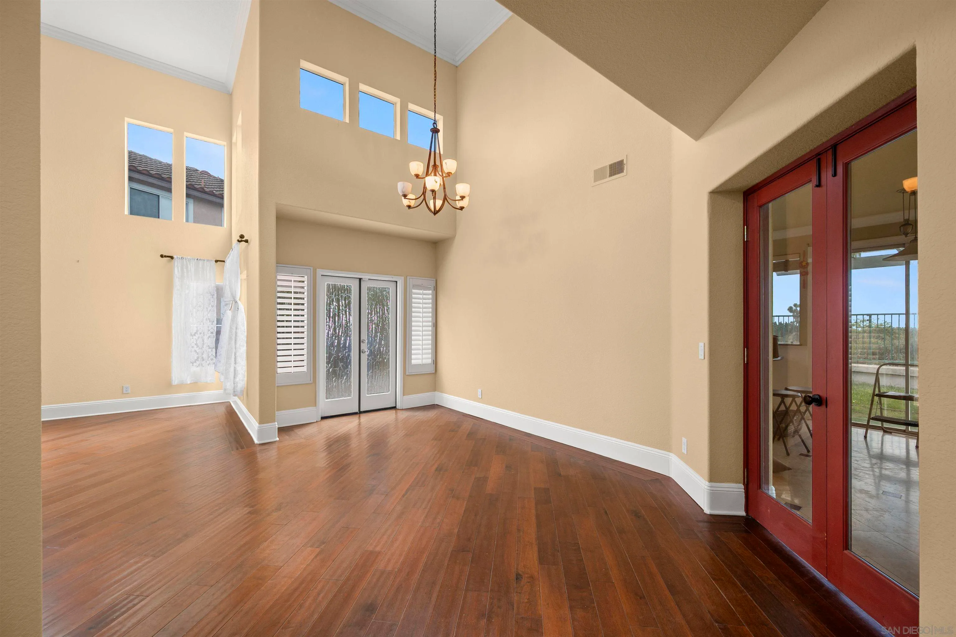 Chula Vista, California 91915, United States, 4 Bedrooms Bedrooms, ,3 BathroomsBathrooms,Residential,Pending,119274