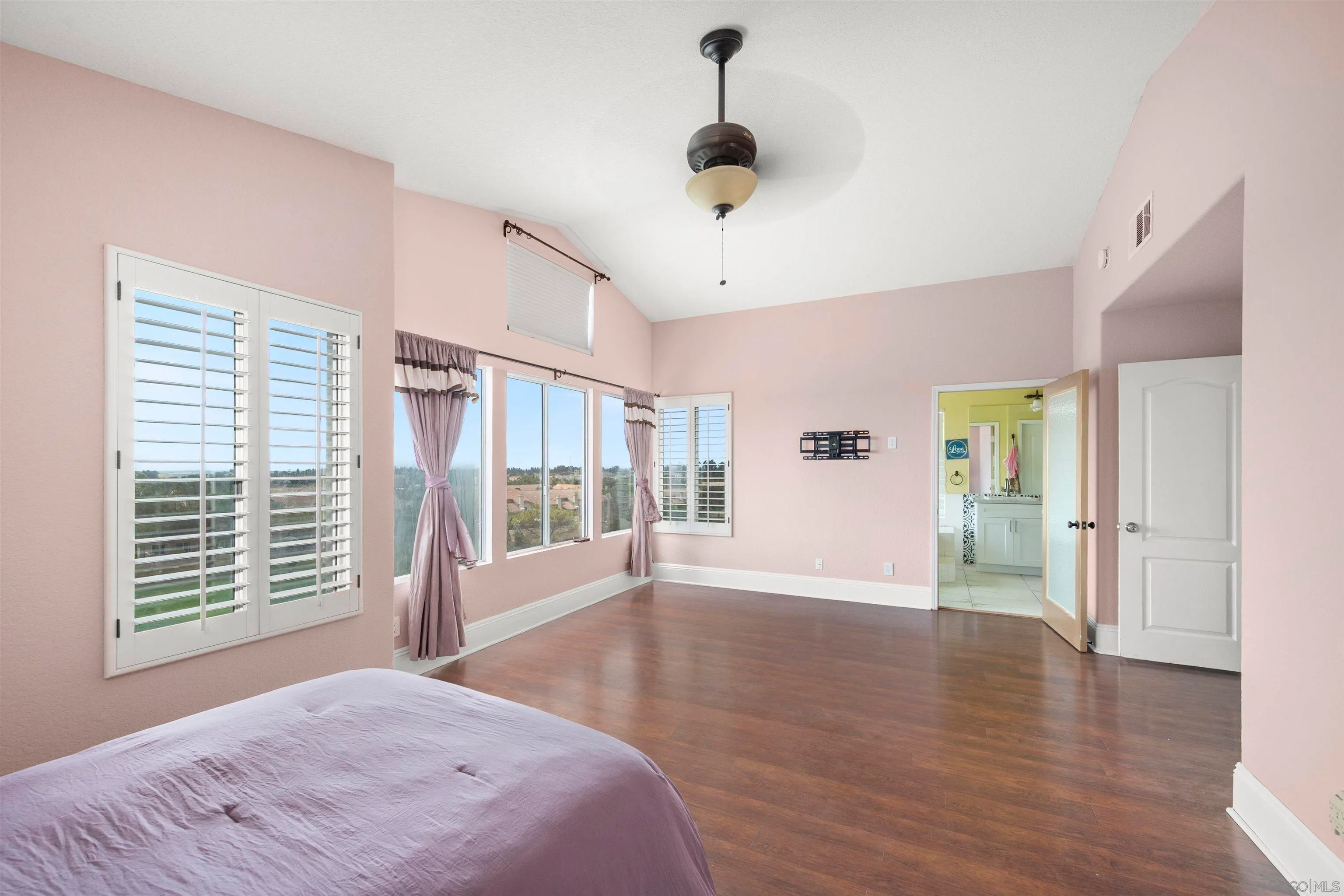 Chula Vista, California 91915, United States, 4 Bedrooms Bedrooms, ,3 BathroomsBathrooms,Residential,Pending,119274