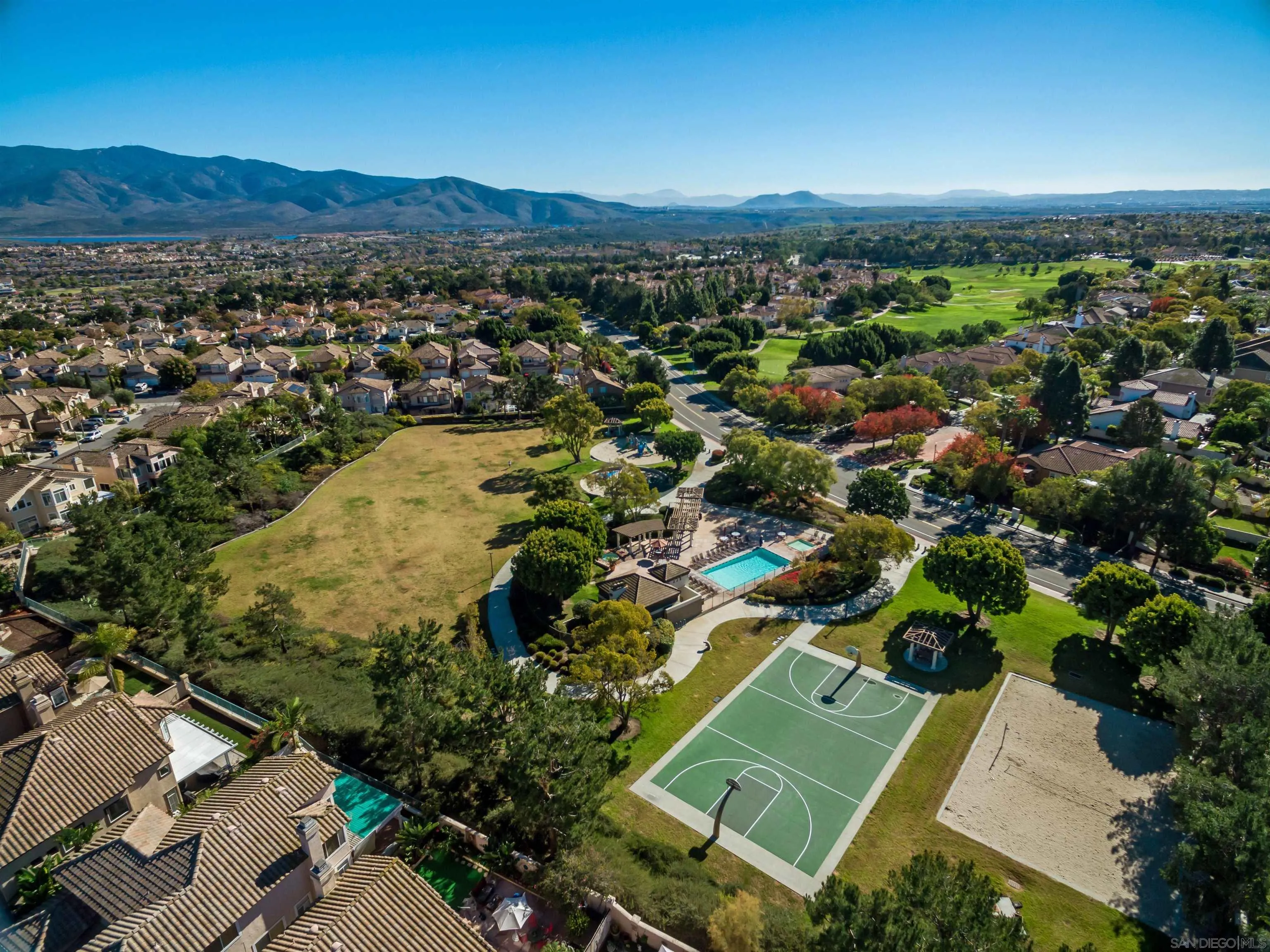 Chula Vista, California 91915, United States, 4 Bedrooms Bedrooms, ,3 BathroomsBathrooms,Residential,Pending,119274