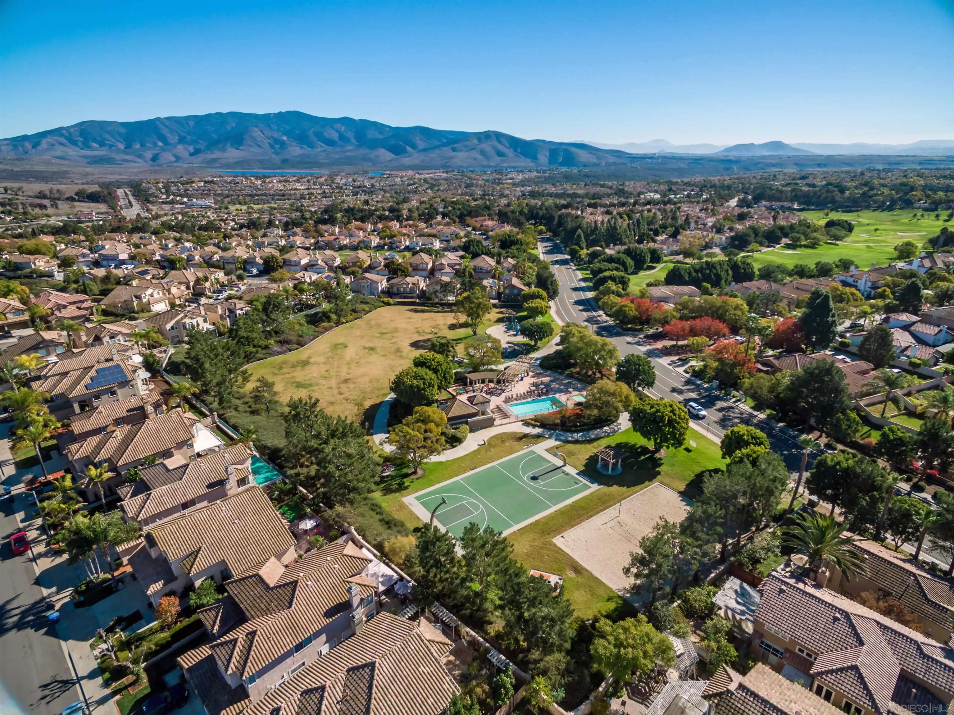 Chula Vista, California 91915, United States, 4 Bedrooms Bedrooms, ,3 BathroomsBathrooms,Residential,Pending,119274