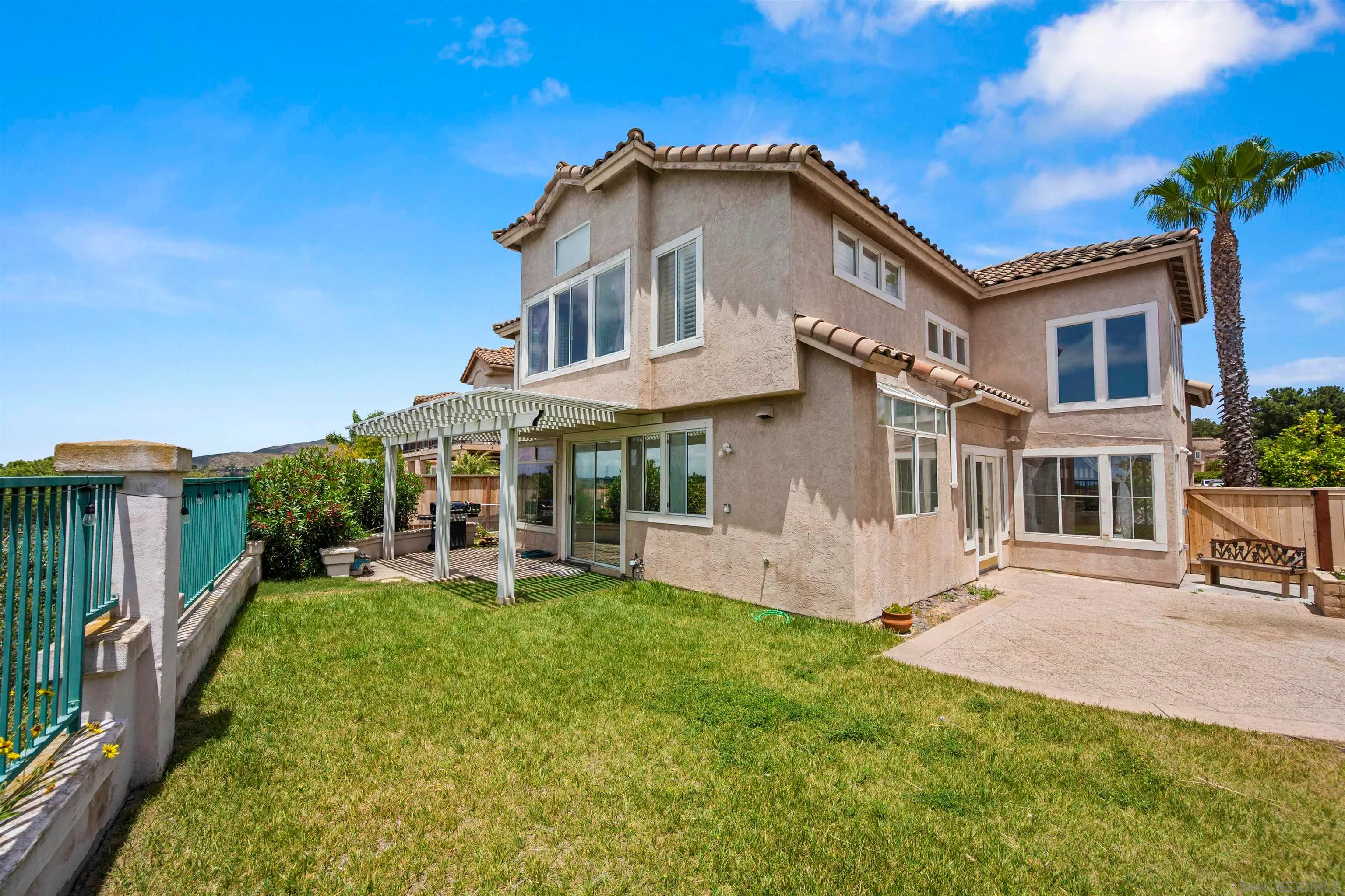 Chula Vista, California 91915, United States, 4 Bedrooms Bedrooms, ,3 BathroomsBathrooms,Residential,Pending,119274