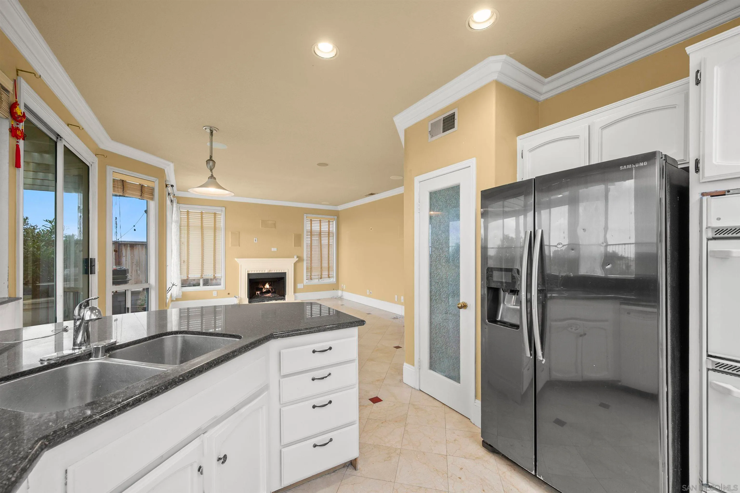 Chula Vista, California 91915, United States, 4 Bedrooms Bedrooms, ,3 BathroomsBathrooms,Residential,Pending,119274