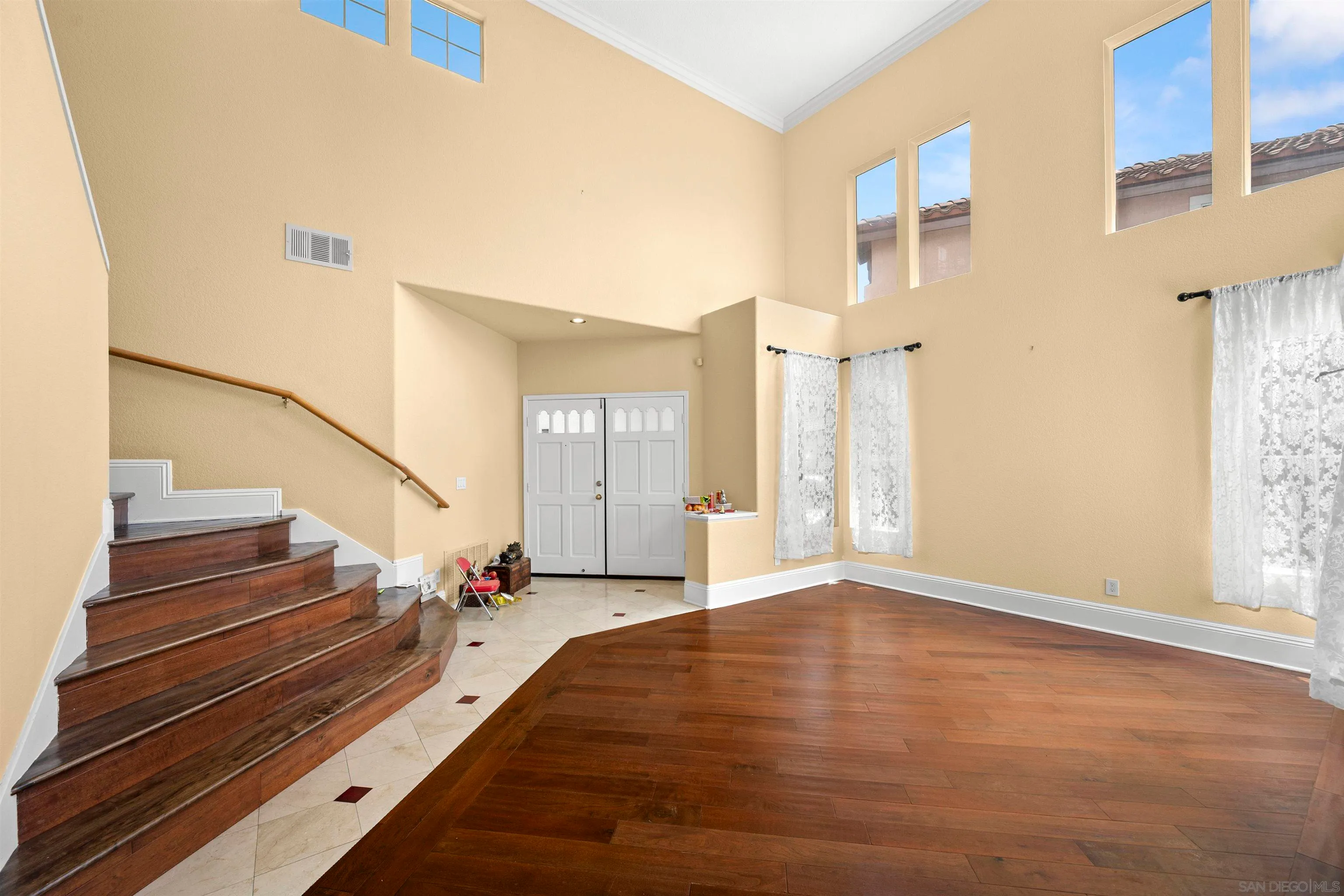 Chula Vista, California 91915, United States, 4 Bedrooms Bedrooms, ,3 BathroomsBathrooms,Residential,Pending,119274