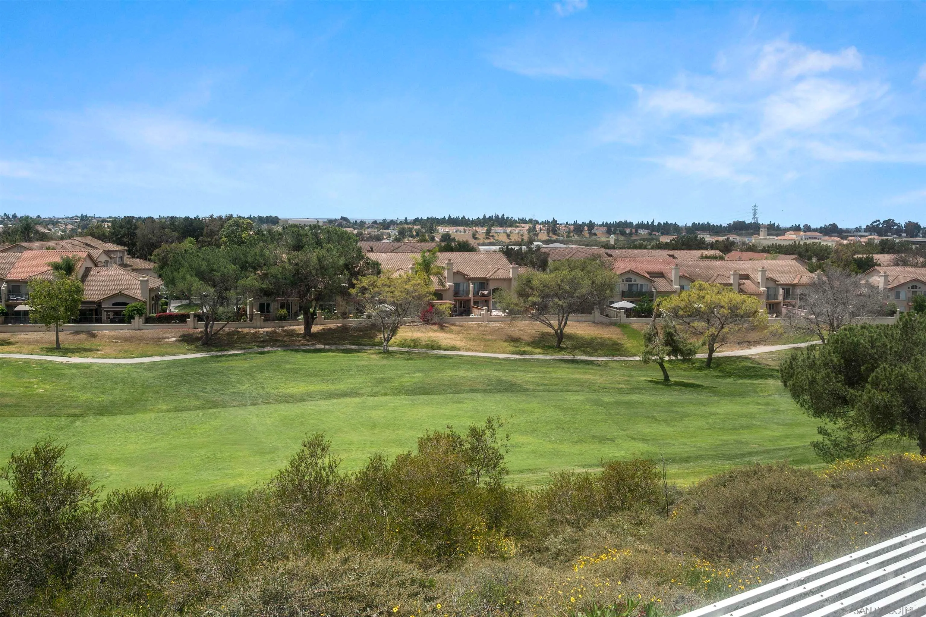 Chula Vista, California 91915, United States, 4 Bedrooms Bedrooms, ,3 BathroomsBathrooms,Residential,Pending,119274