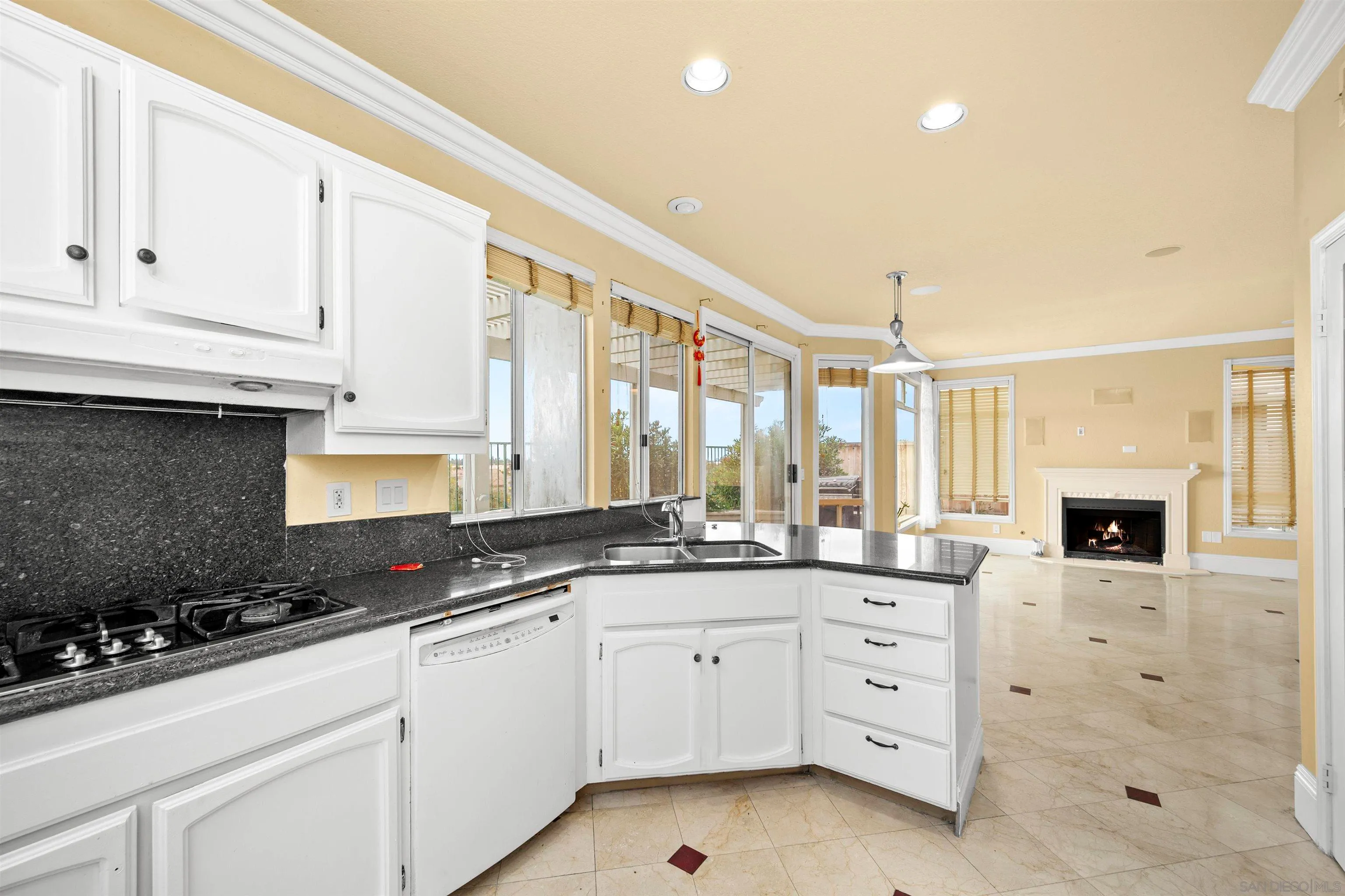 Chula Vista, California 91915, United States, 4 Bedrooms Bedrooms, ,3 BathroomsBathrooms,Residential,Pending,119274