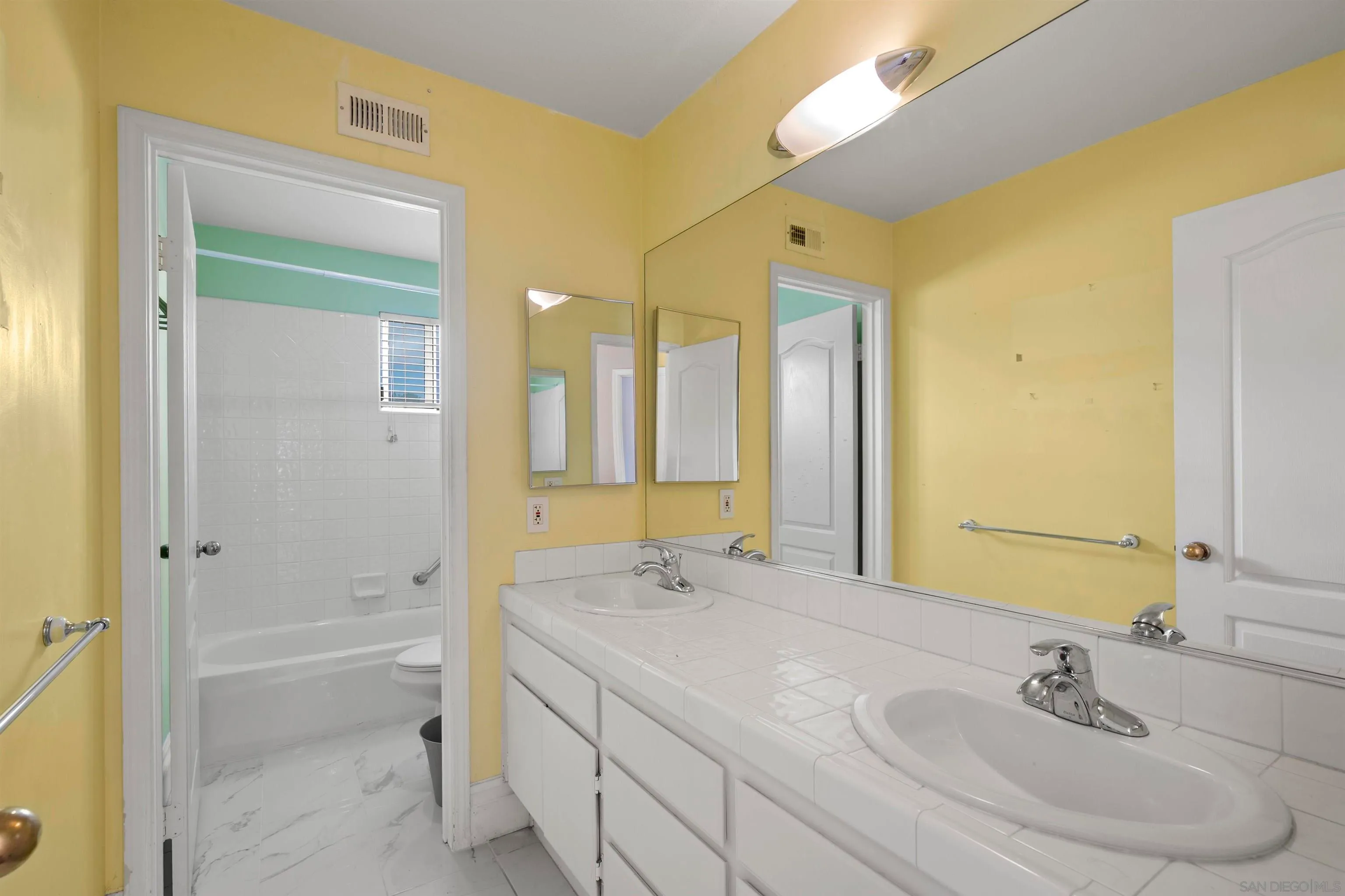 Chula Vista, California 91915, United States, 4 Bedrooms Bedrooms, ,3 BathroomsBathrooms,Residential,Pending,119274