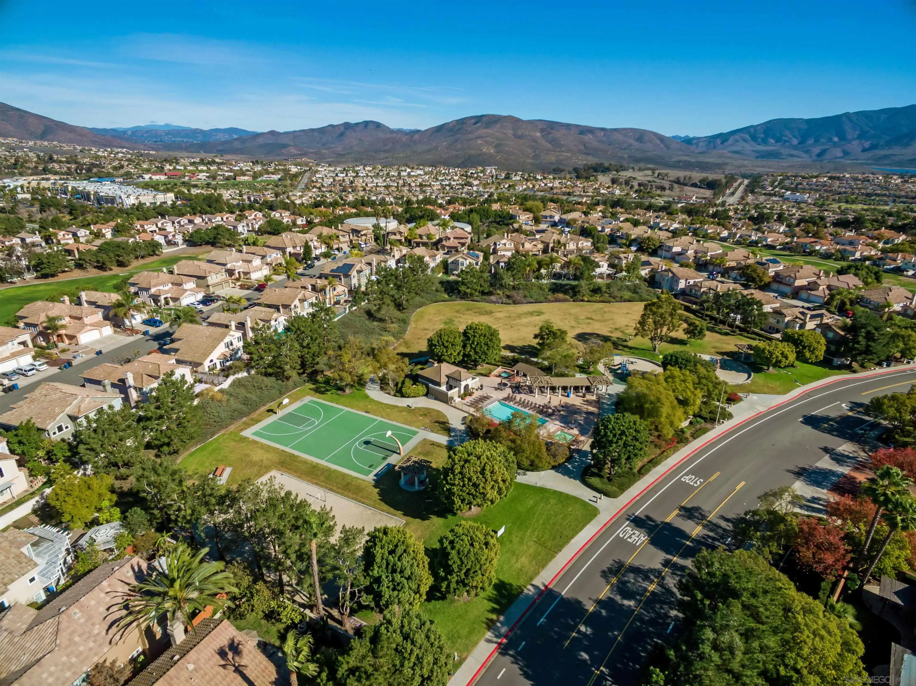 Chula Vista, California 91915, United States, 4 Bedrooms Bedrooms, ,3 BathroomsBathrooms,Residential,Pending,119274