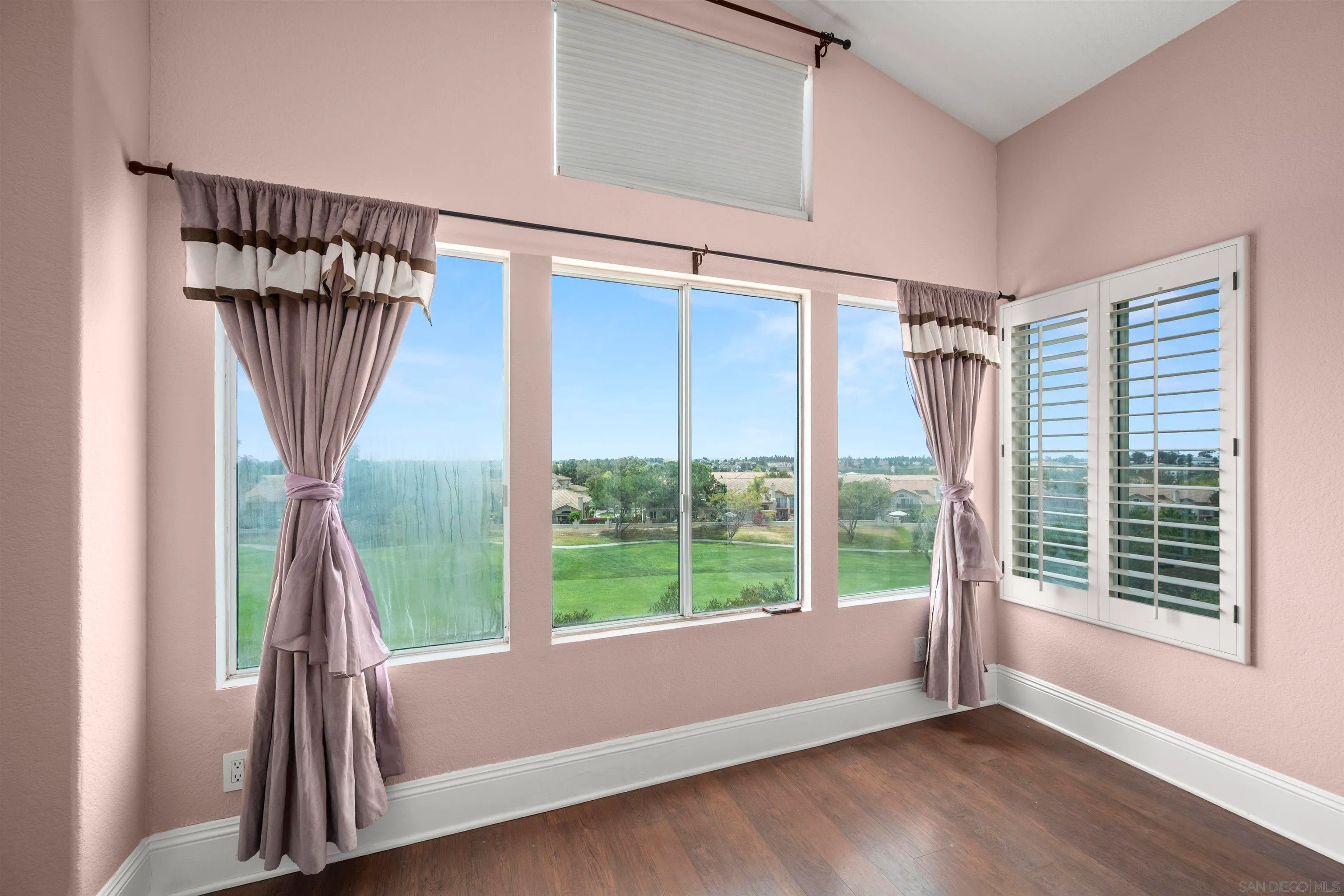 Chula Vista, California 91915, United States, 4 Bedrooms Bedrooms, ,3 BathroomsBathrooms,Residential,Pending,119274