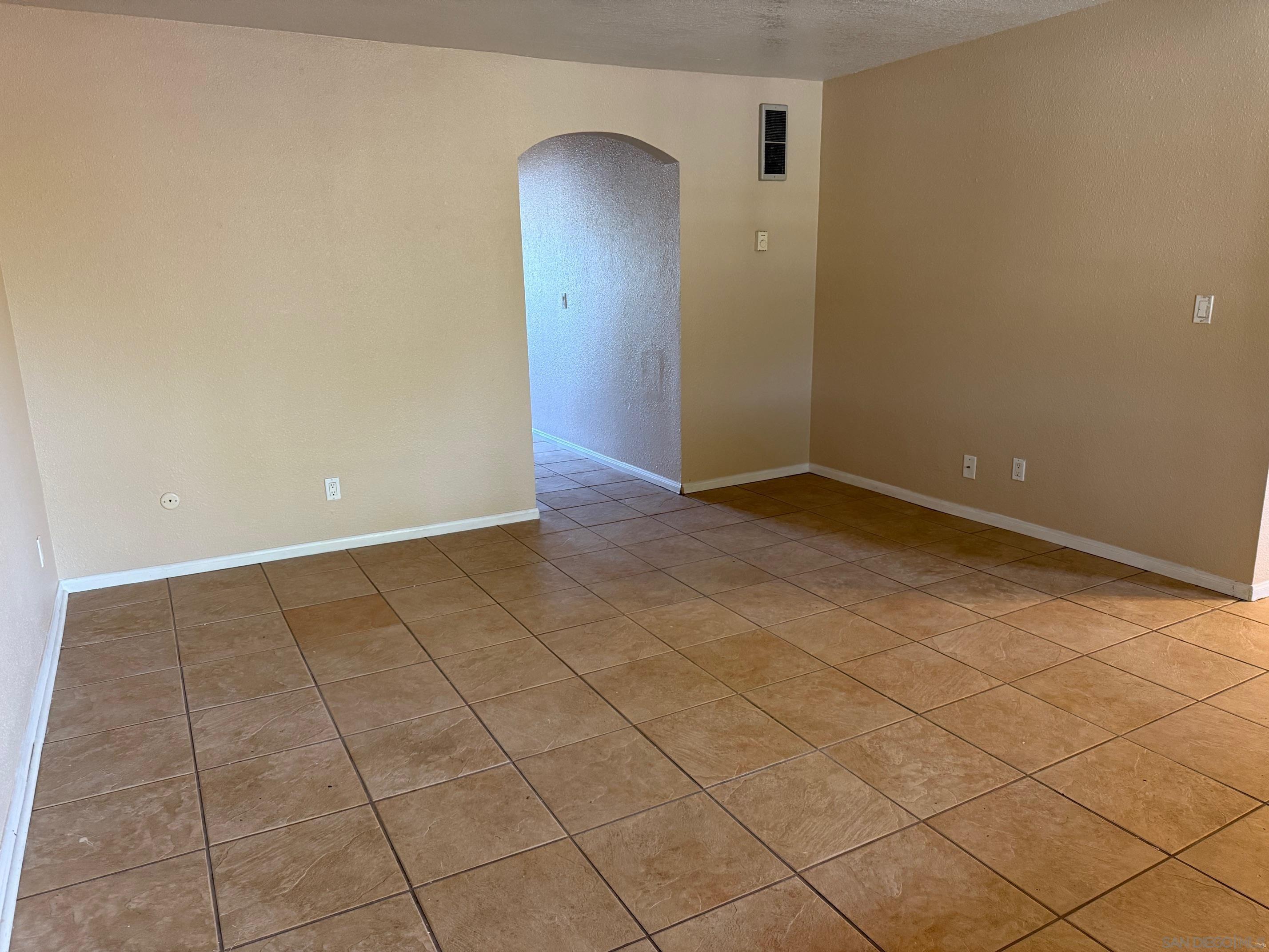 2041 E Grand Ave 44