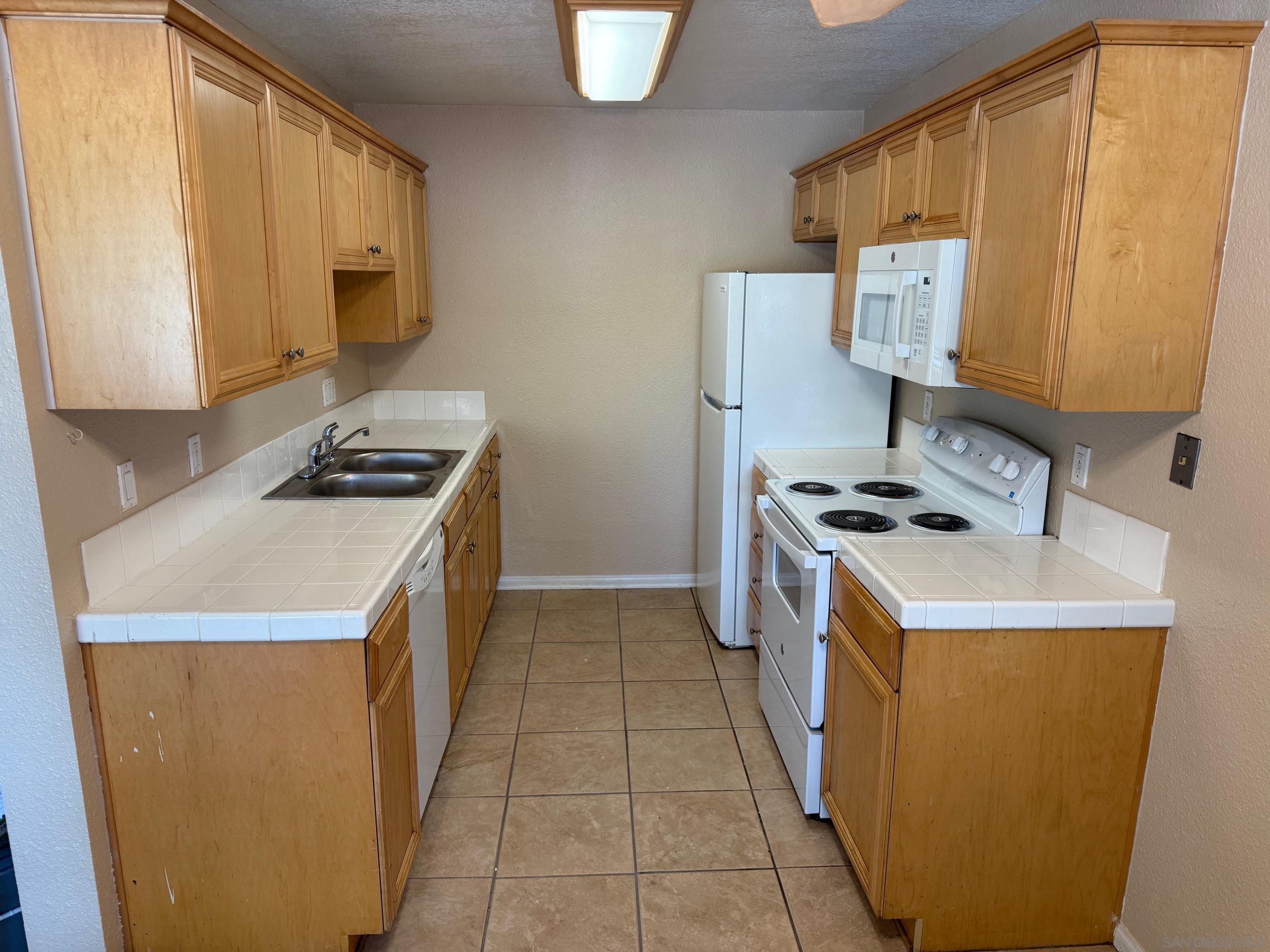 2041 E Grand Ave 44