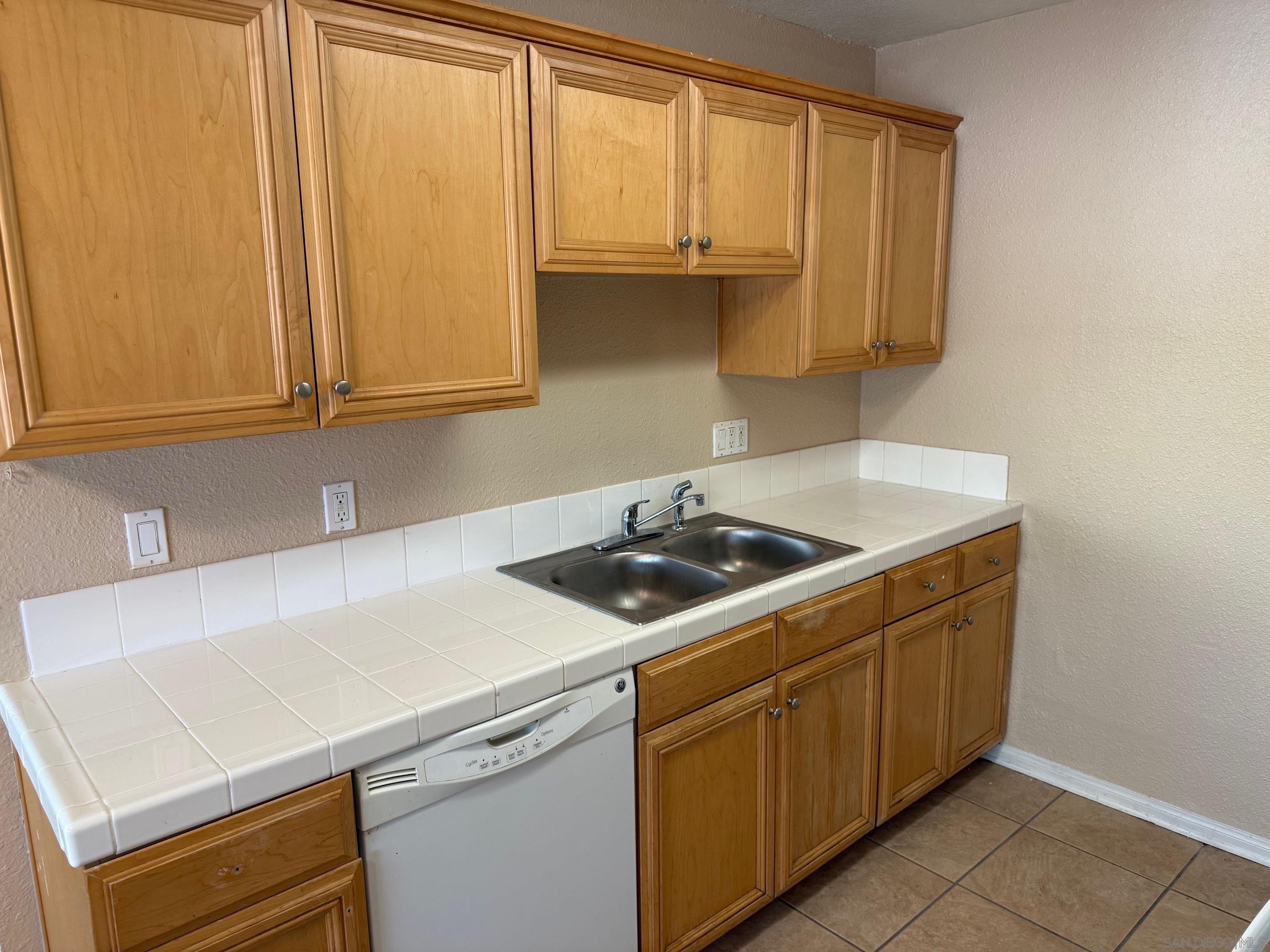 2041 E Grand Ave 44