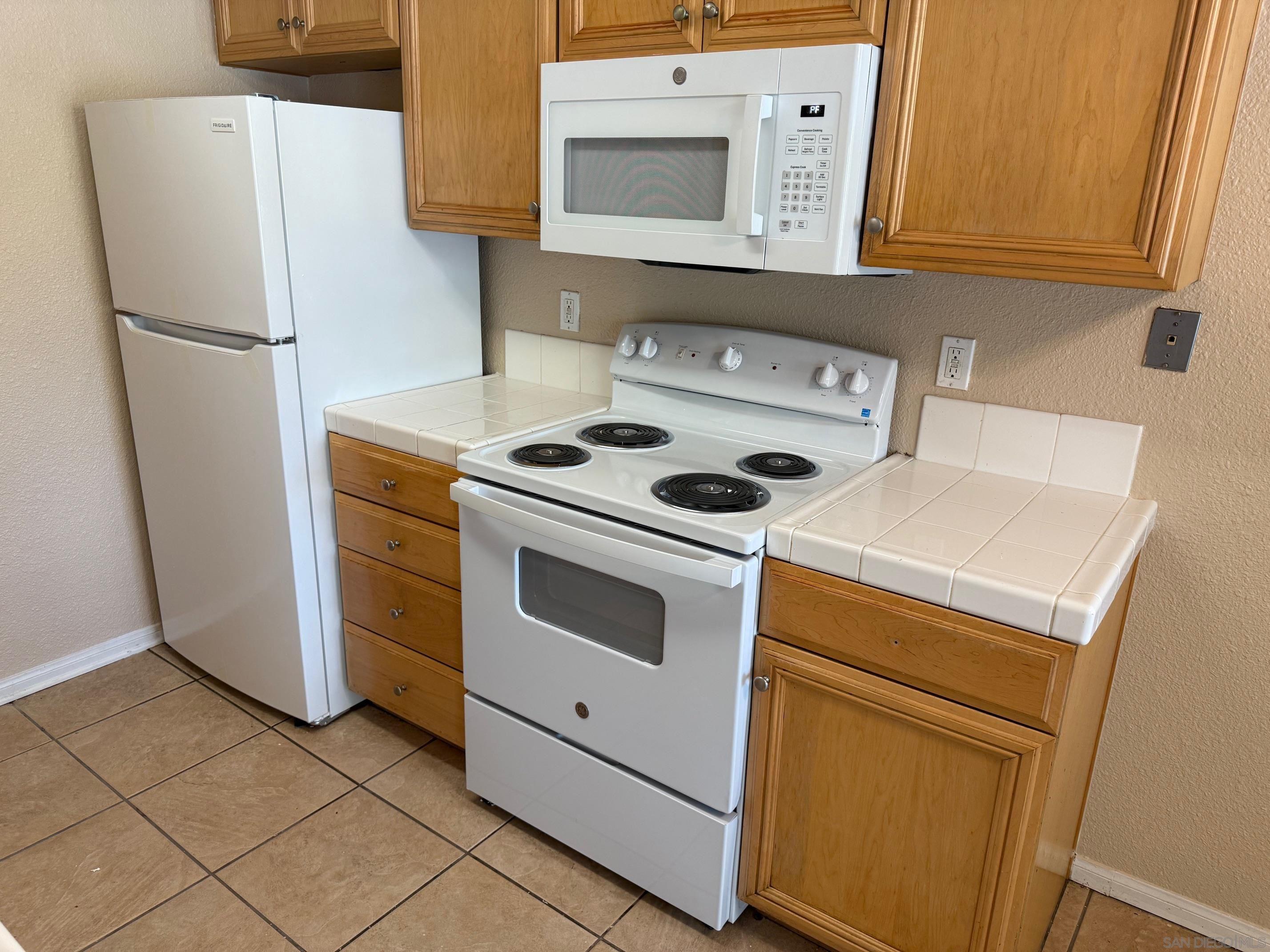 2041 E Grand Ave 44