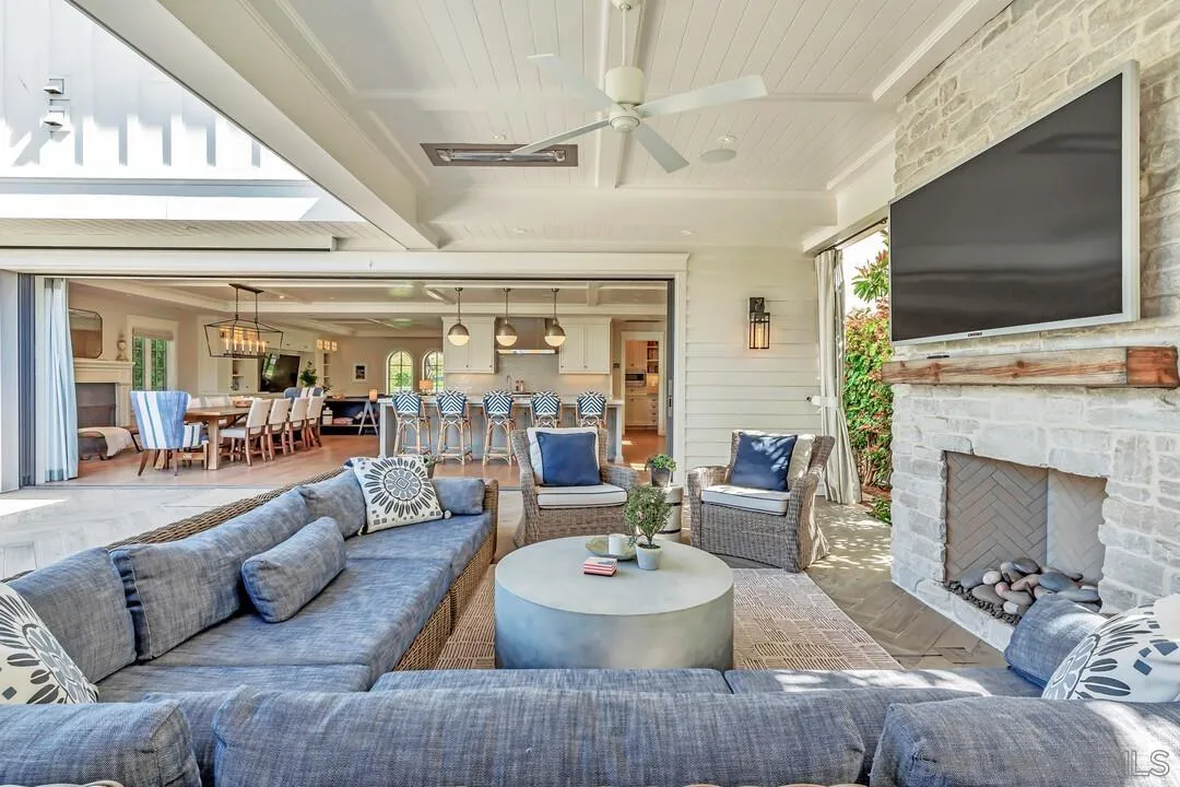 Coronado, California 92118, United States, 5 Bedrooms Bedrooms, ,5 BathroomsBathrooms,Residential,Pending,88080