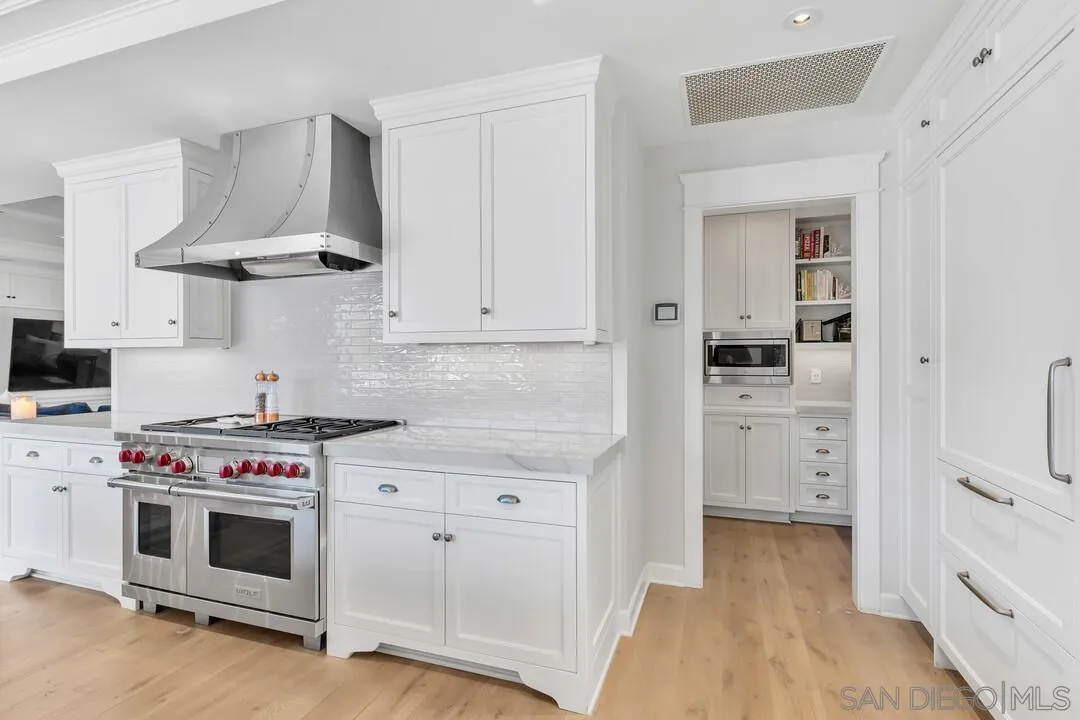 Coronado, California 92118, United States, 5 Bedrooms Bedrooms, ,5 BathroomsBathrooms,Residential,Pending,88080