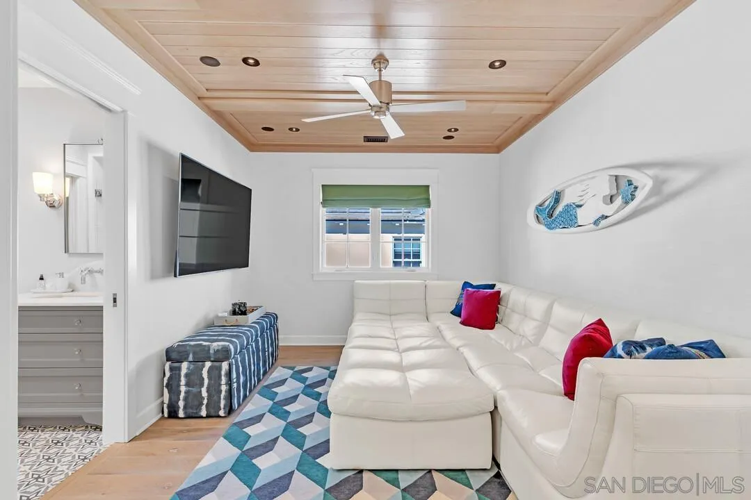 Coronado, California 92118, United States, 5 Bedrooms Bedrooms, ,5 BathroomsBathrooms,Residential,Pending,88080