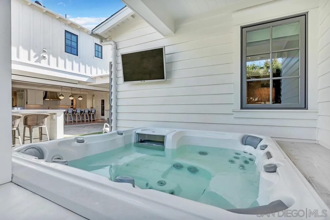 Coronado, California 92118, United States, 5 Bedrooms Bedrooms, ,5 BathroomsBathrooms,Residential,Pending,88080